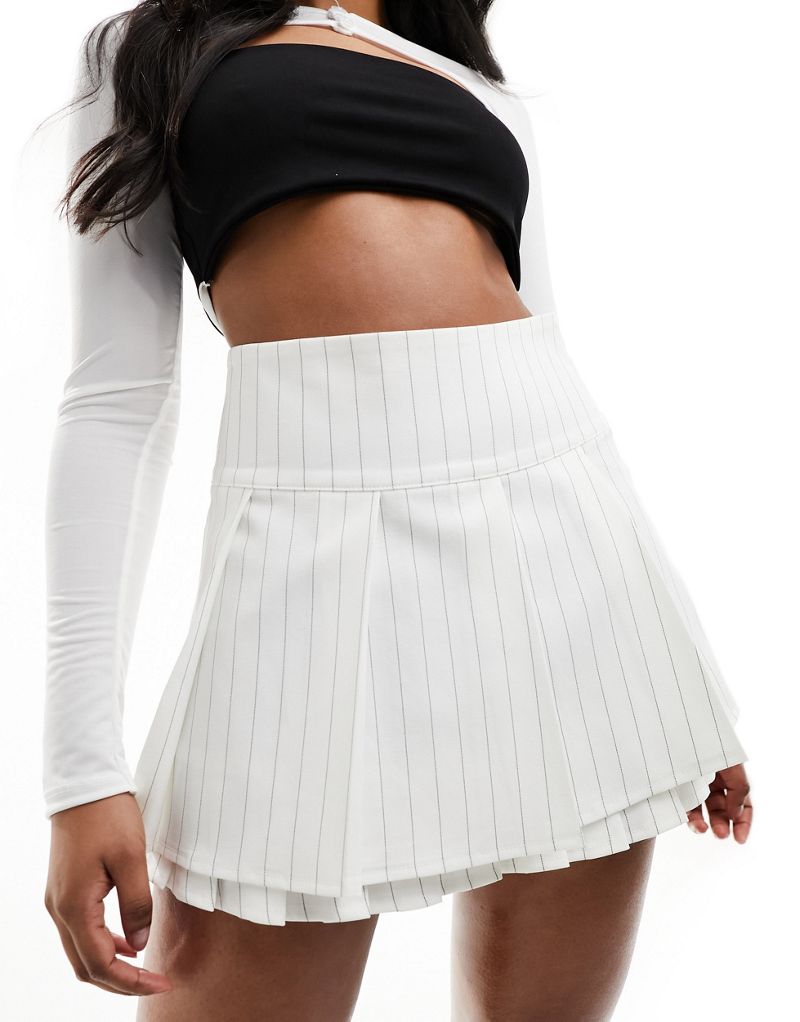 Kaiia tailored pleated mini skirt in white pinstripe Kaiia
