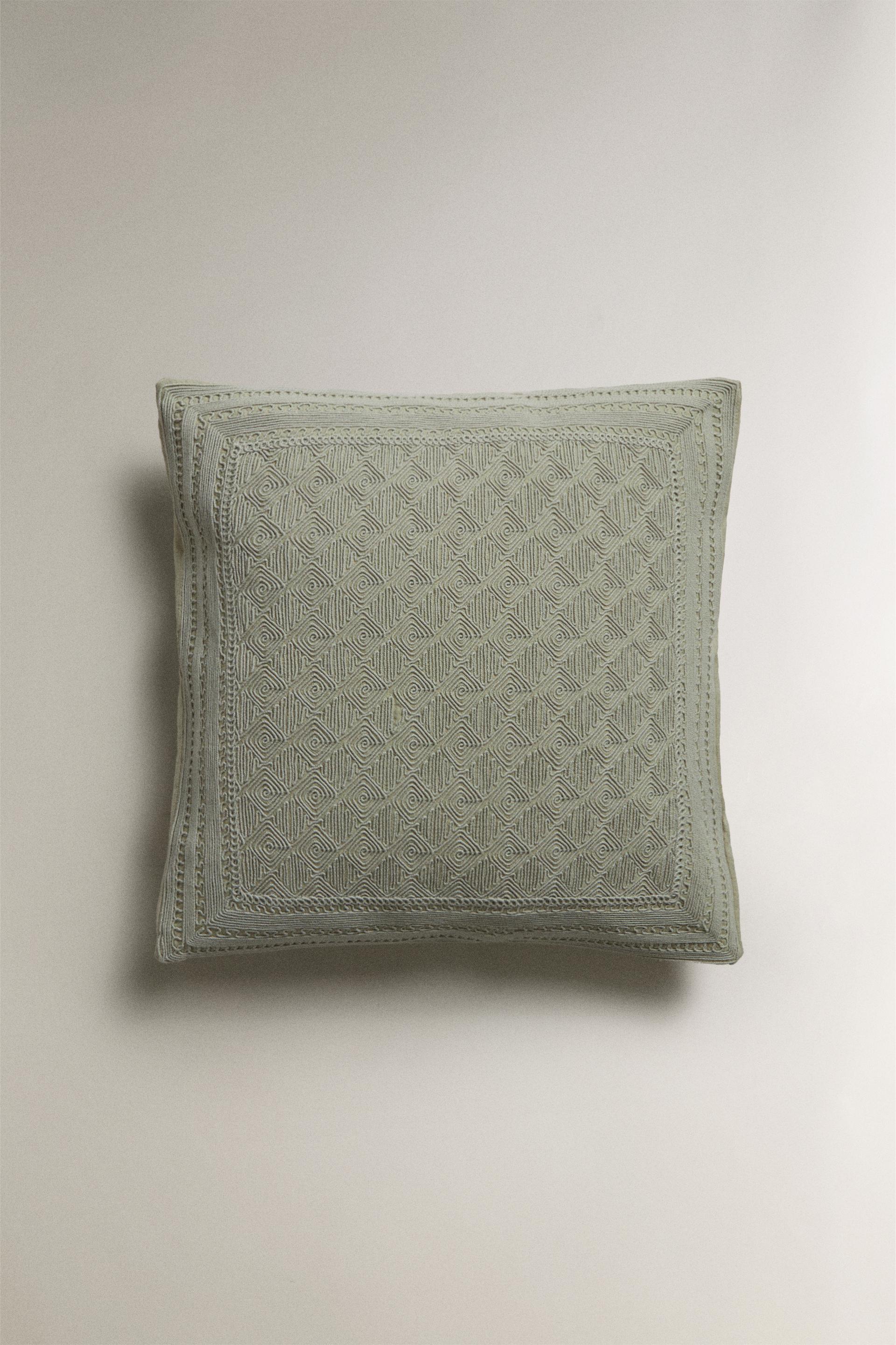 THROW PILLOW COVER WITH RAISED DESIGN ZARA
