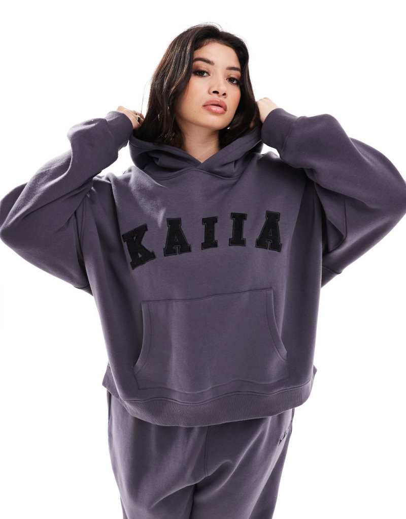 Женское Худи Kaiia Oversized с логотипом в темно-сером цвете - часть комплекта Kaiia