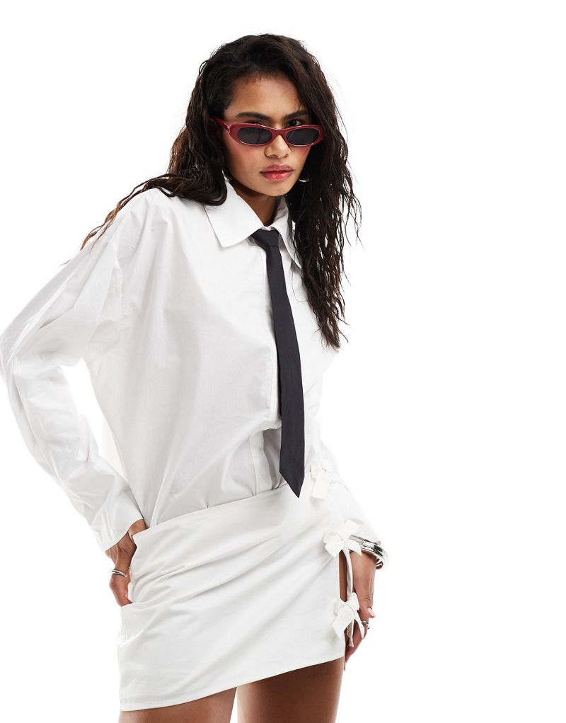 Lioness shirt with black tie in white - part of a set Lioness