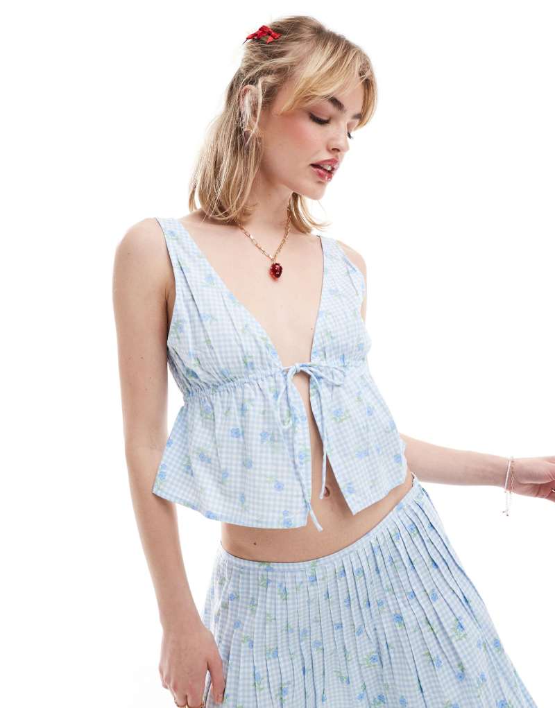 Motel ditsy floral gingham tie front blouse in baby blue Motel