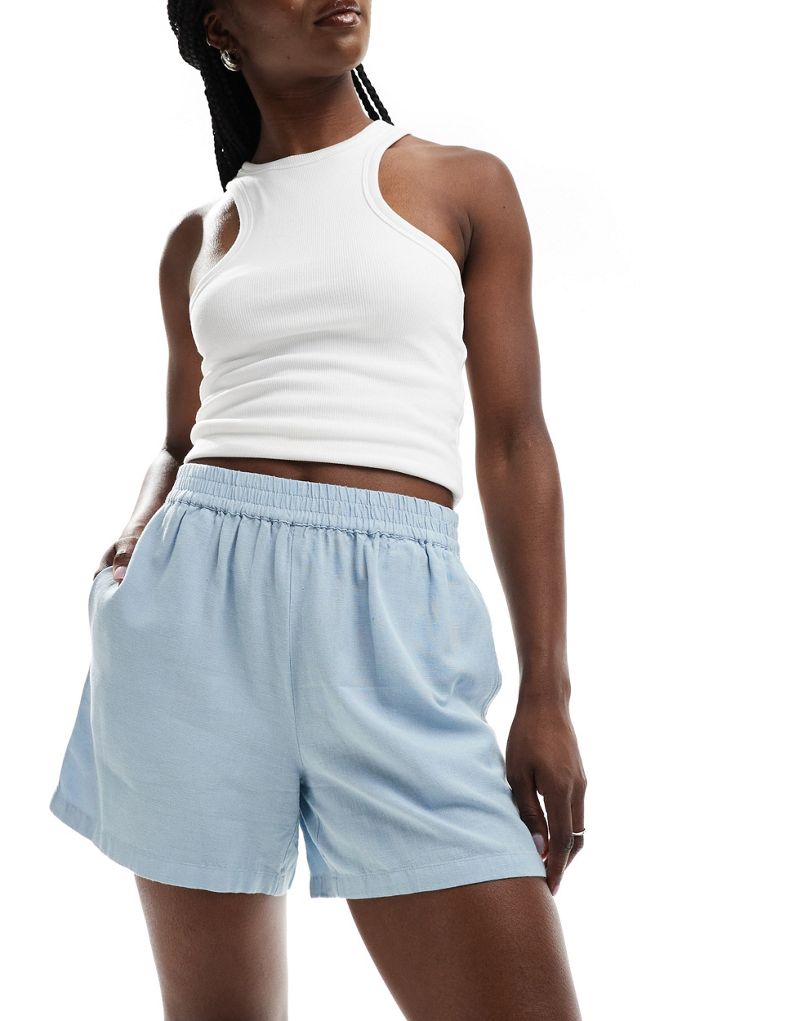 Pieces linen runner shorts in baby blue Pieces