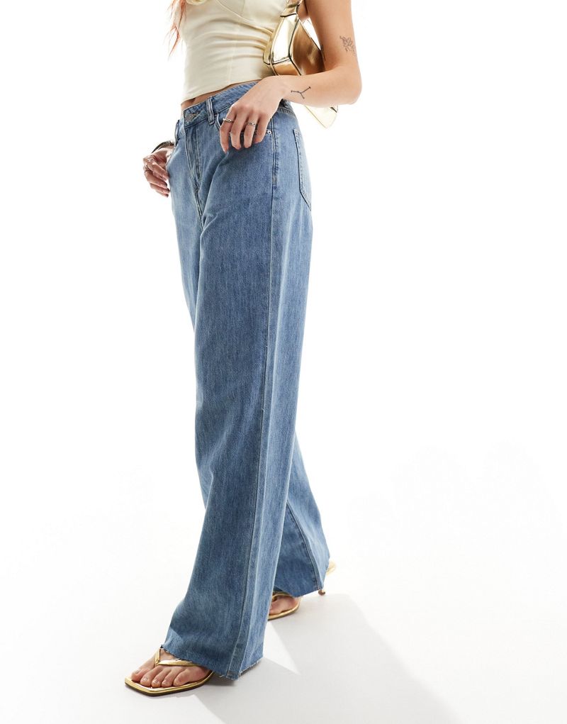 Urban Revivo wide leg relaxed jeans in light blue wash Urban Revivo