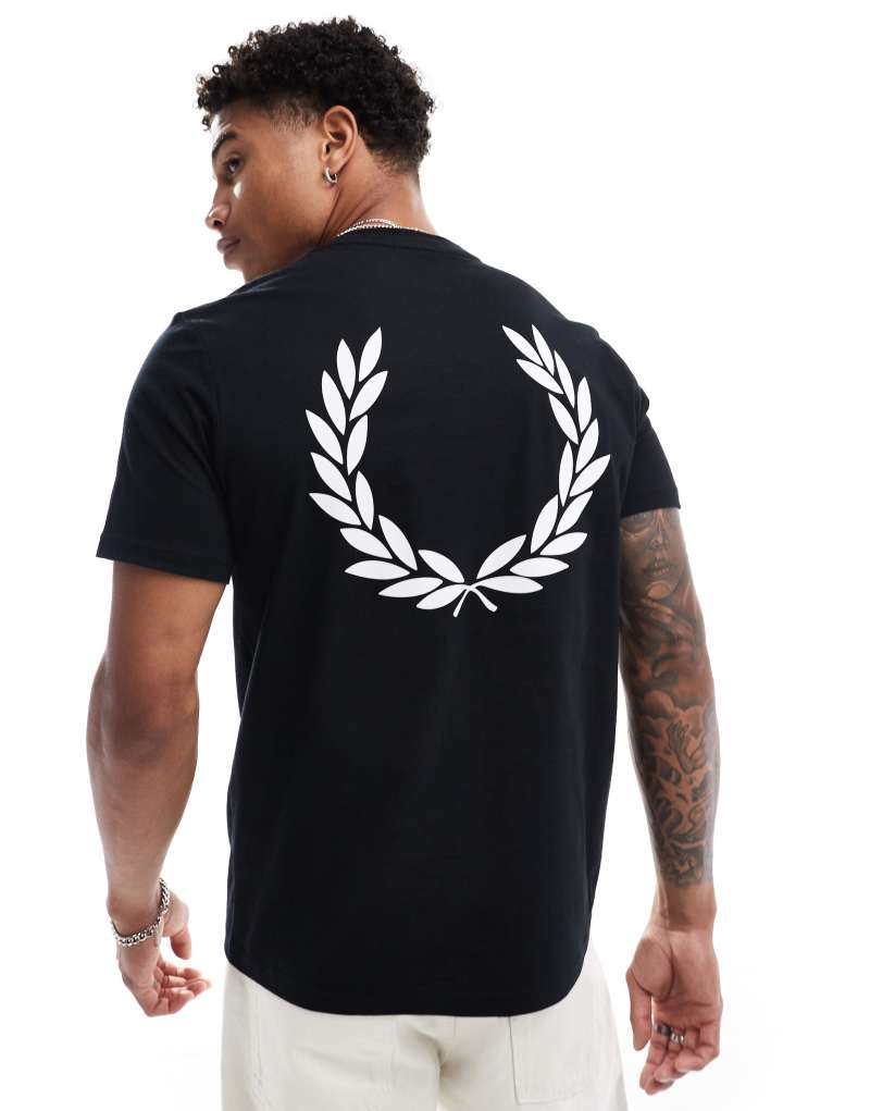 Черная футболка Fred Perry с логотипом и классическим кроем Fred Perry