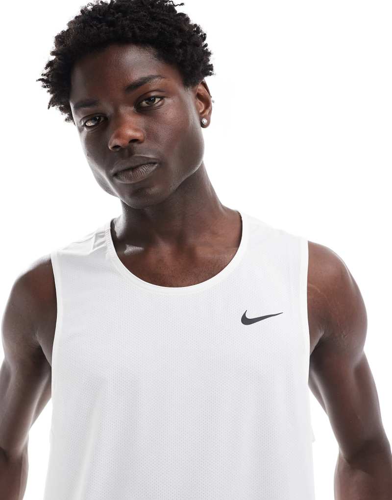 Футболка Nike Training Dri-Fit Ready с круглым вырезом и логотипом Nike