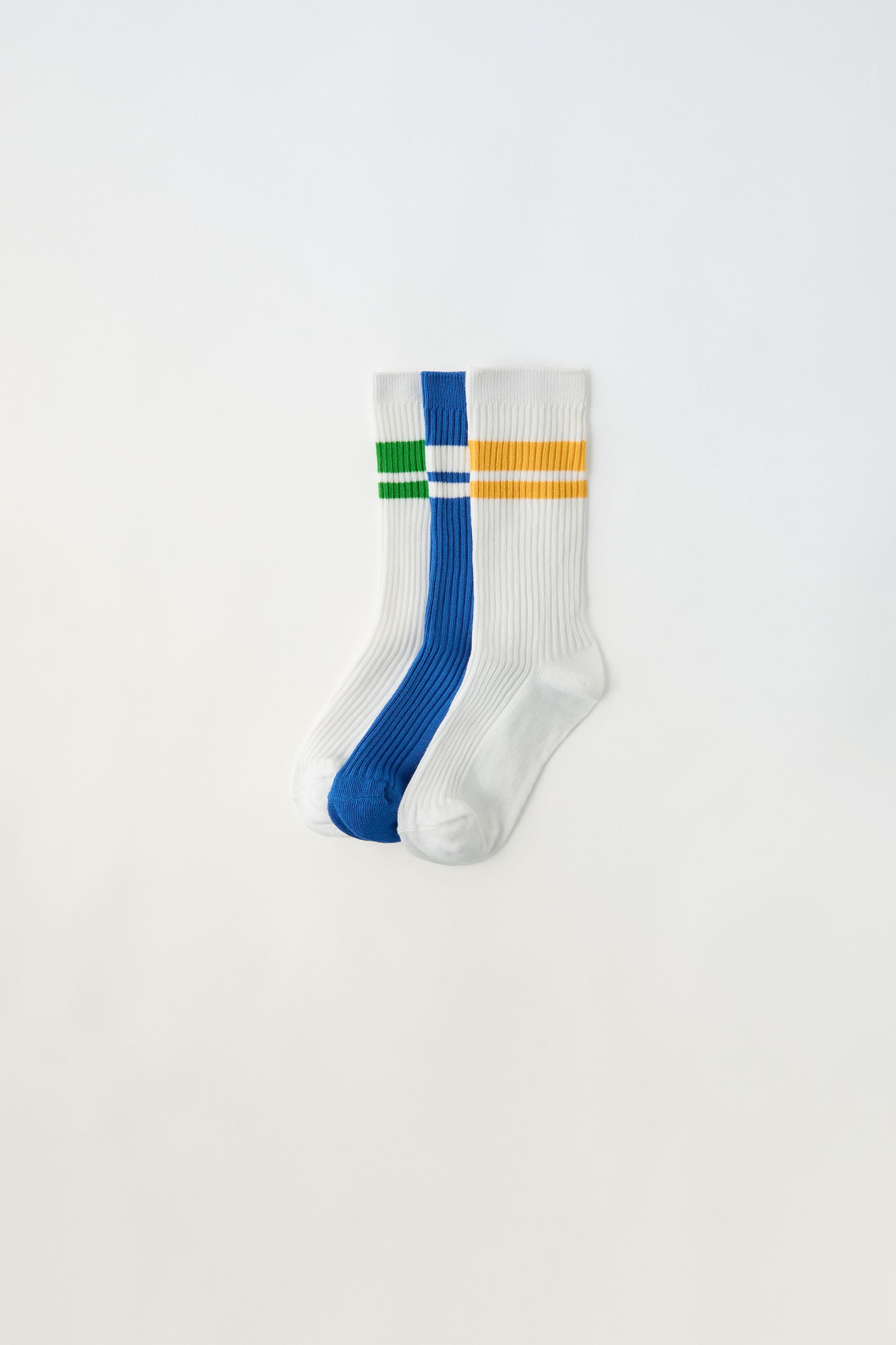 Pack of three pairs of athletic socks. Stripe detail. ZARA