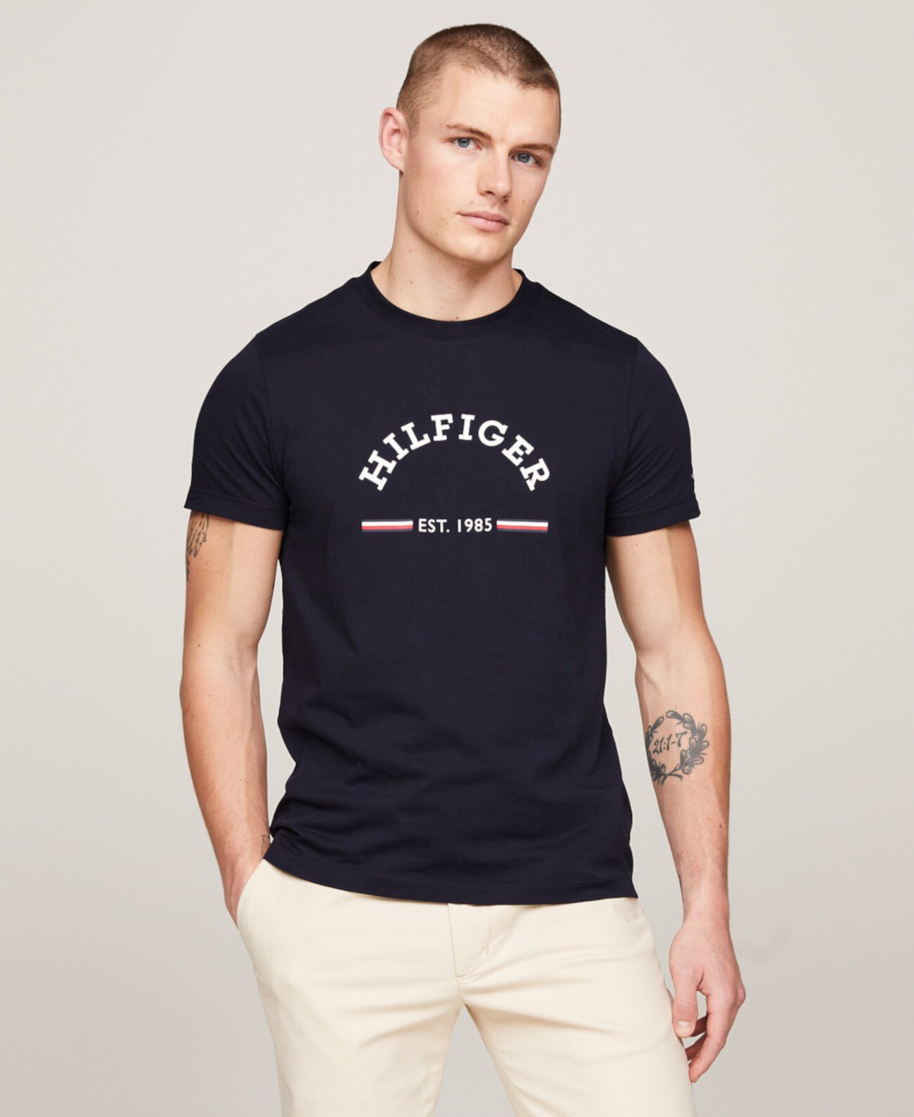 Мужская Футболка Tommy Hilfiger Slim-Fit Arch Monotype Graphic Tommy Hilfiger