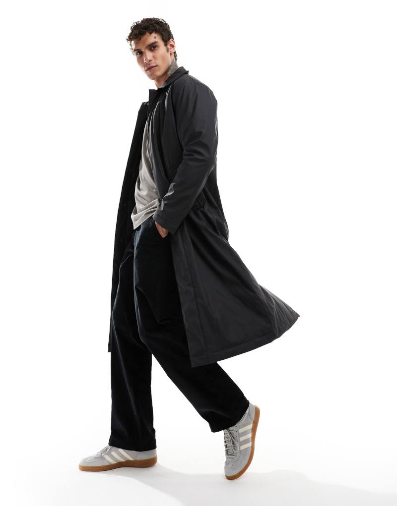 Мужское Пальто ASOS DESIGN rubberized trench coat в черном ASOS DESIGN