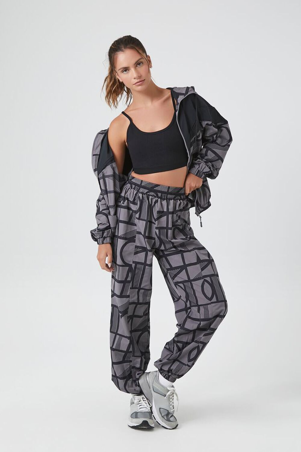 Женские Джоггеры FOREVER21 Active Geo Print Windbreaker FOREVER21