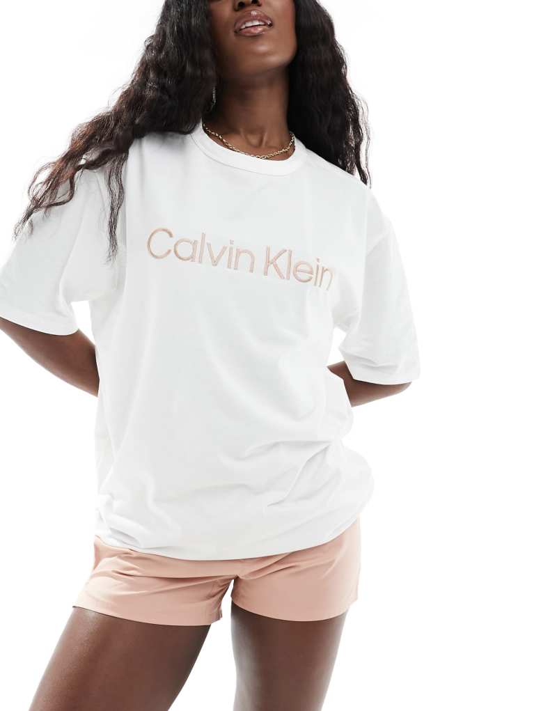 Комплект из футболки и шорт из чистого хлопка белого цвета от Calvin Klein, с расслабленным кроем Calvin Klein