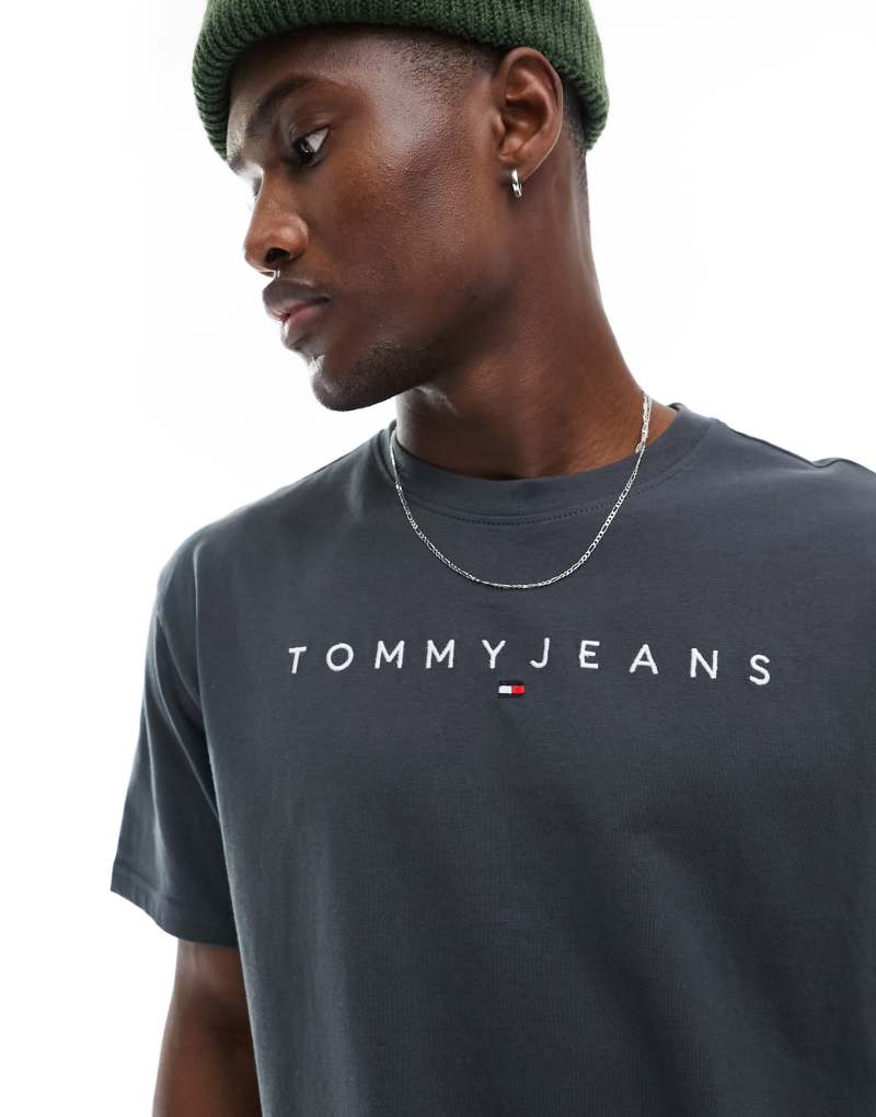 Футболка Tommy Jeans регулярного кроя с вышитым логотипом, цвет антрацит Tommy Jeans