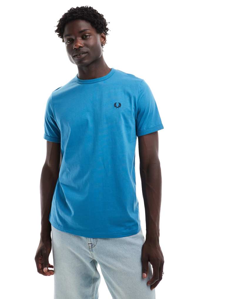 Мужская футболка Fred Perry синего цвета с вышитыми логотипом и короткими рукавами Fred Perry