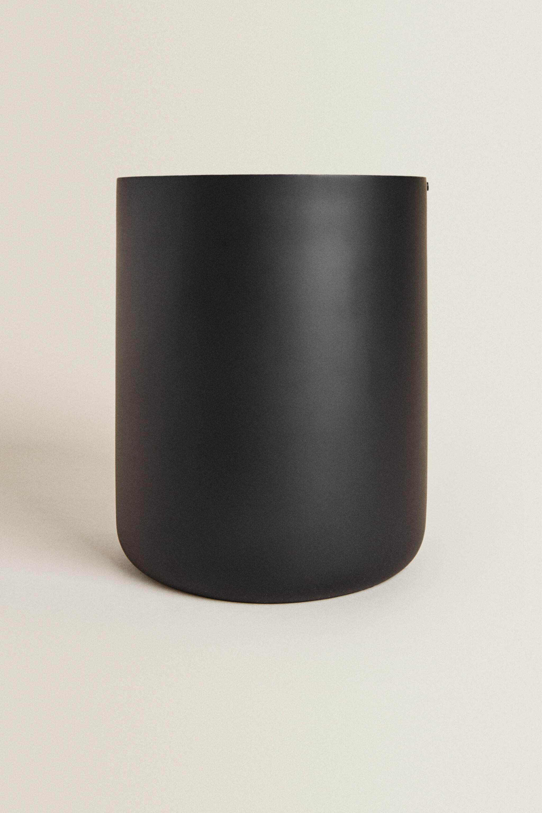 BLACK RESIN BATHROOM WASTEPAPER BASKET WITH LID Zara Home