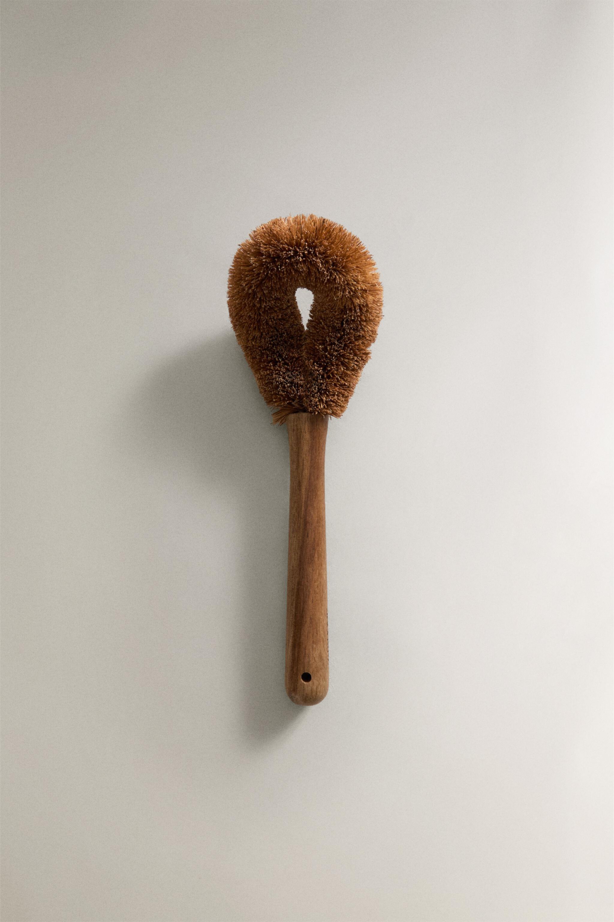 COCONUT FIBER BRUSH WITH WOODEN HANDLE Zara Home