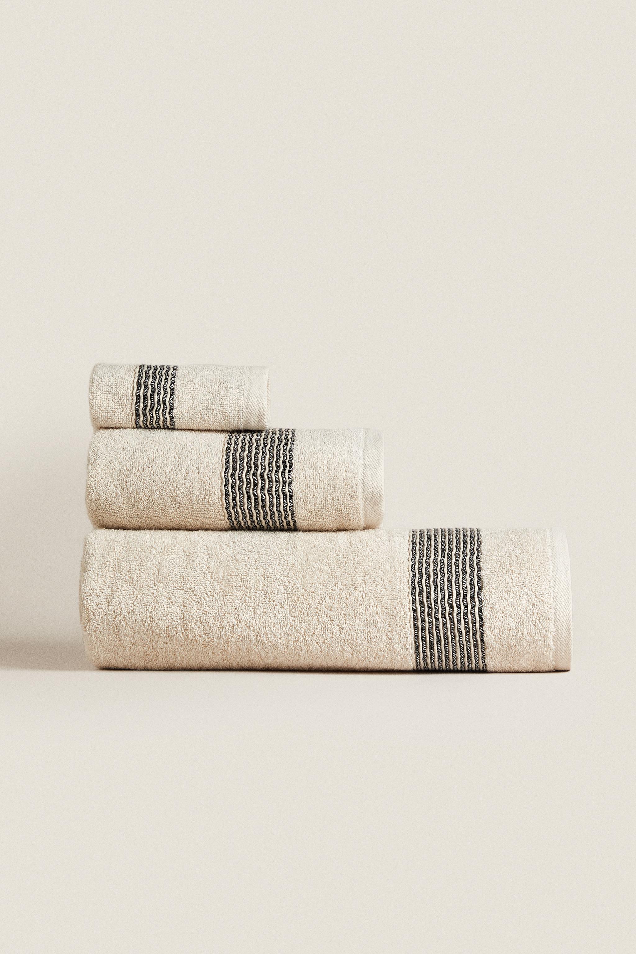 COTTON BATH TOWEL WITH PLEATED BORDER Zara Home