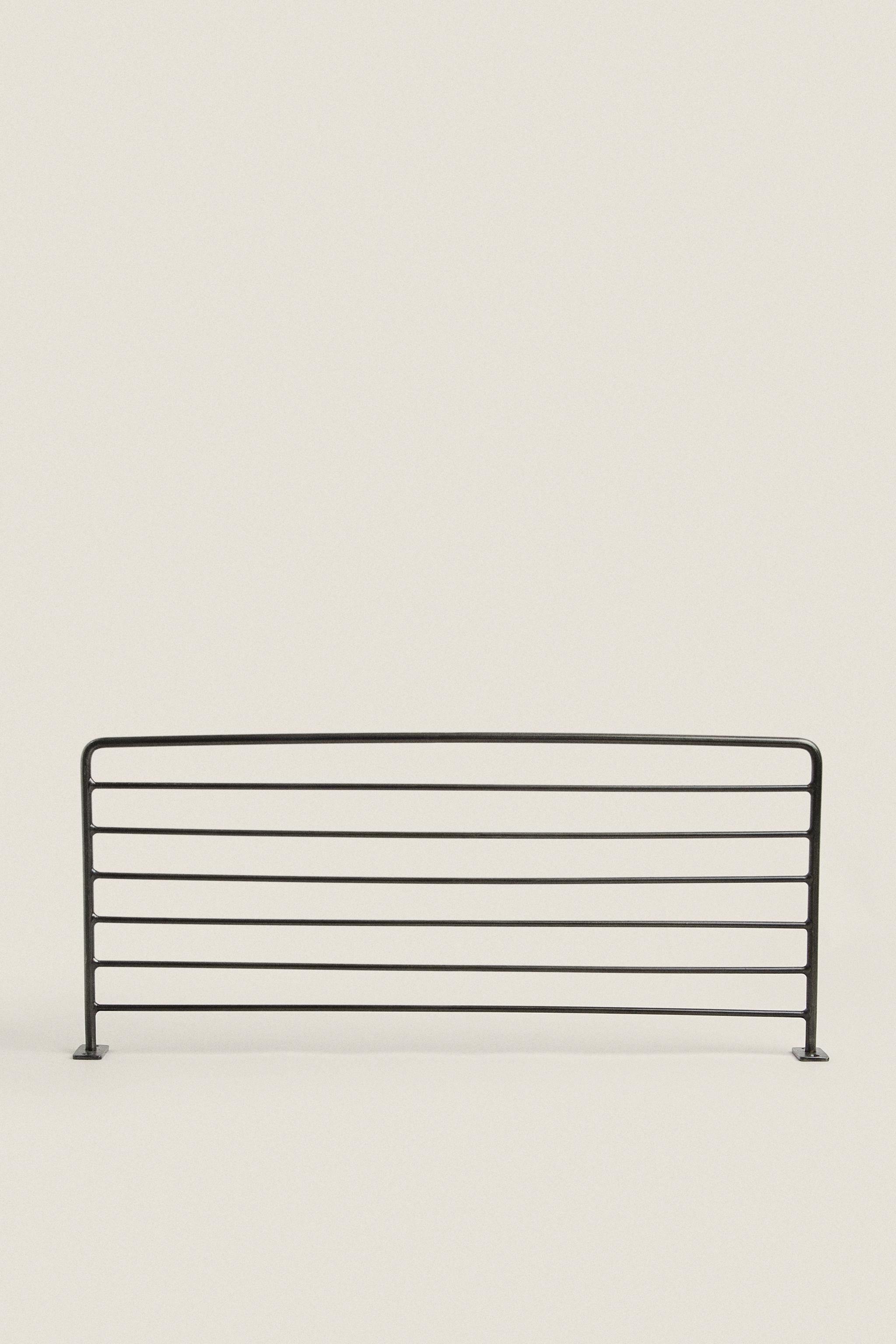 DARK METAL TOWEL SHELF Zara Home