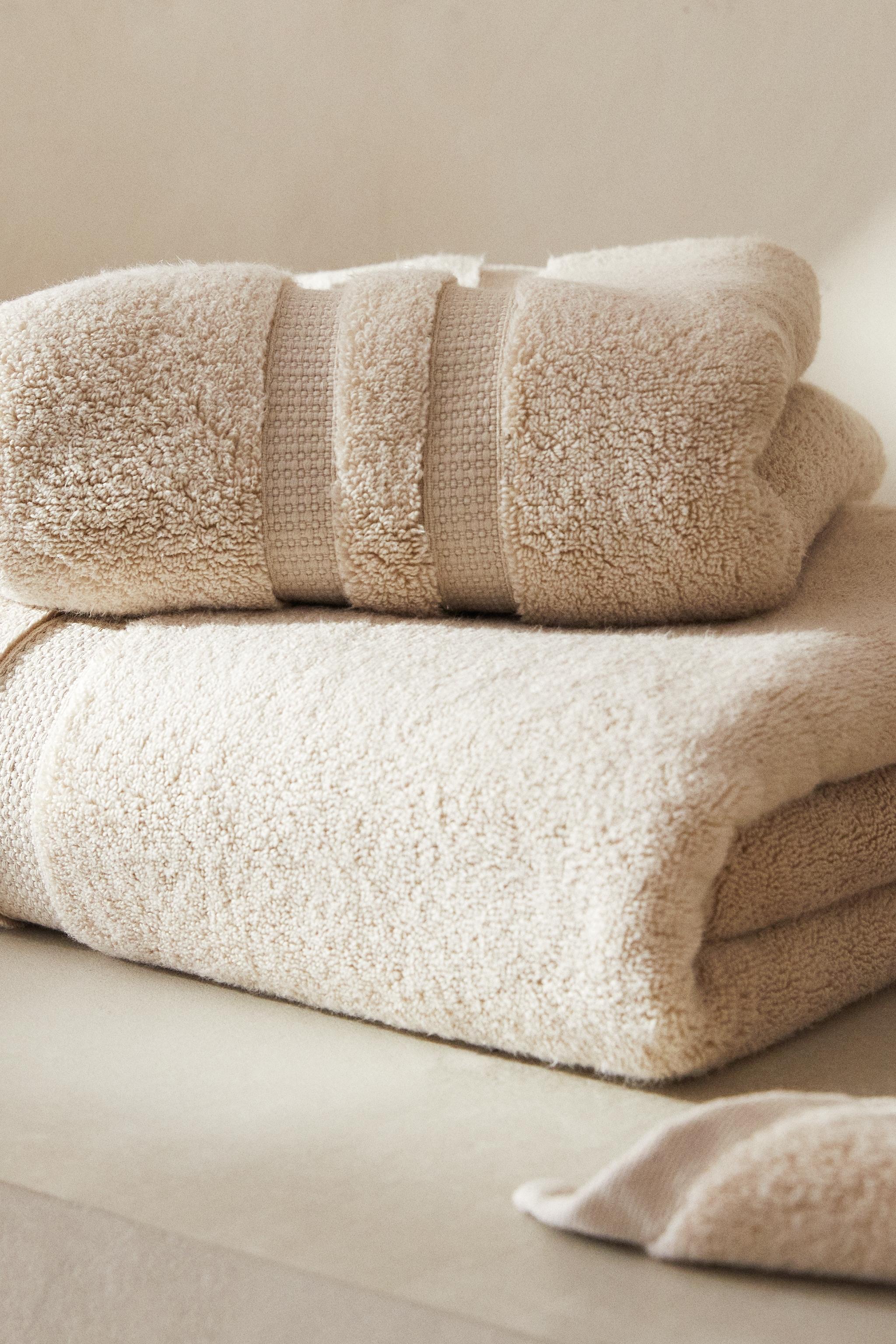 EXTRA SOFT DOUBLE BORDER BATH TOWEL Zara Home