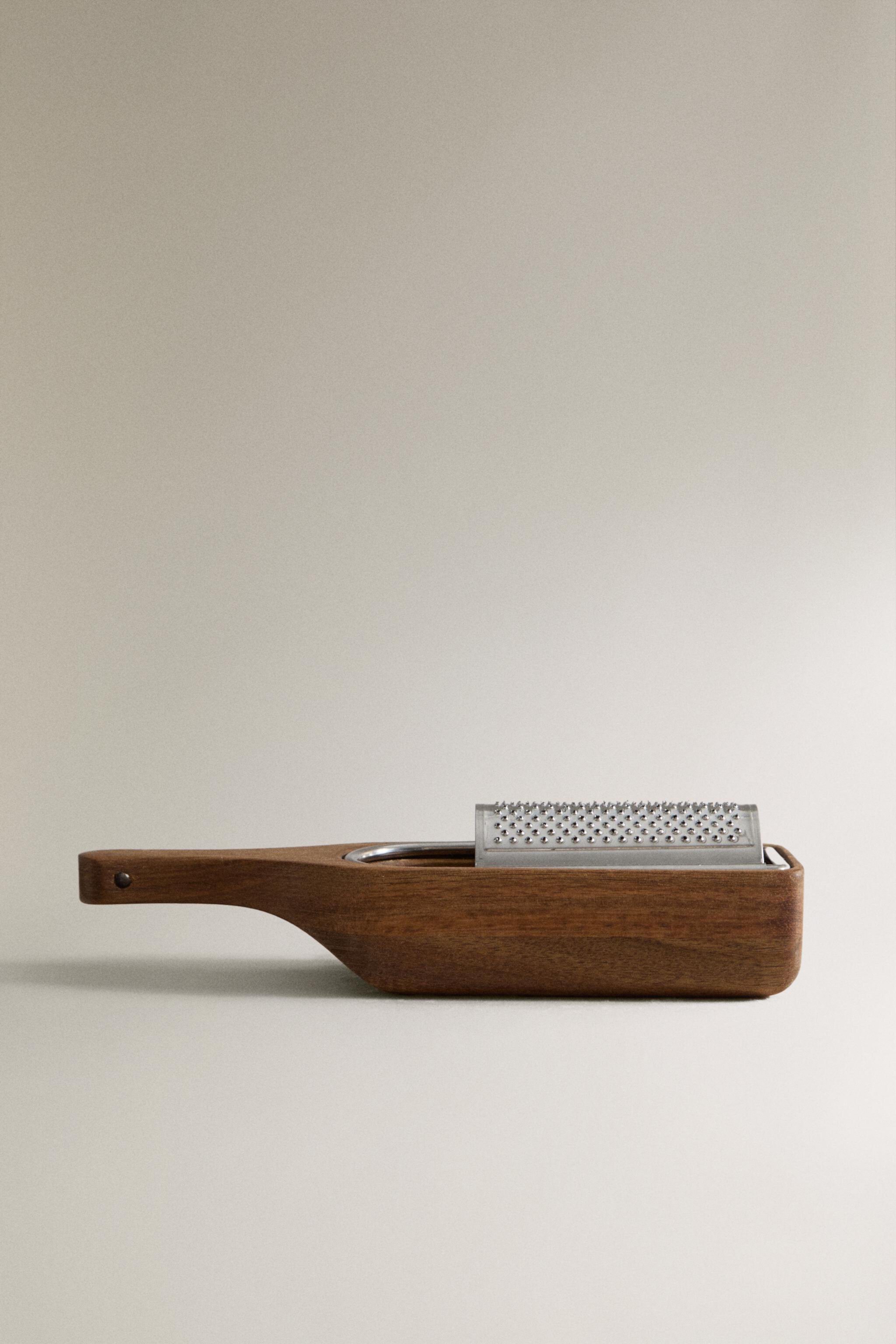 GRATER WITH WOODEN BASE Zara Home