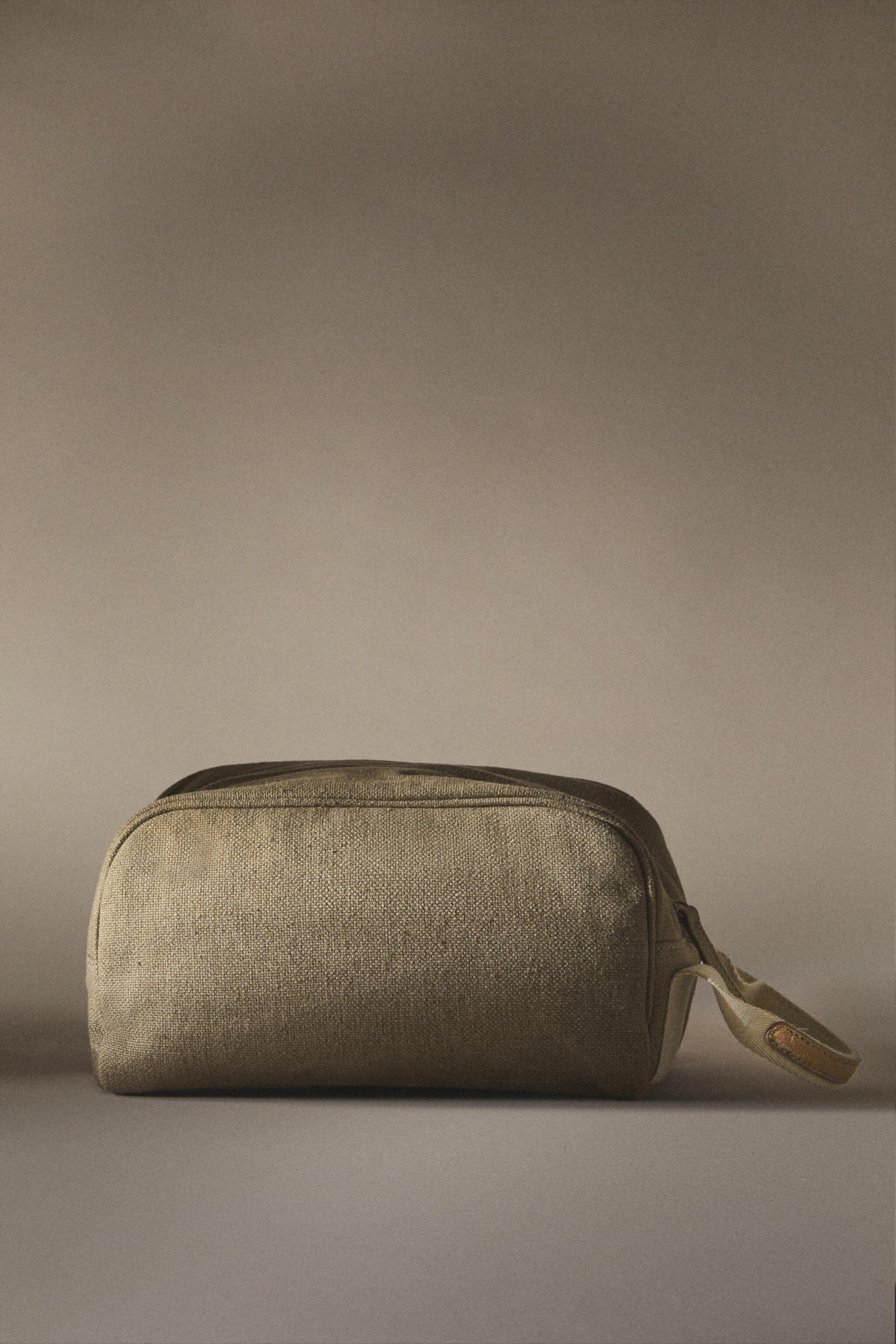 MINIMALIST MAKEUP BAG WITH LEATHER DETAIL Zara Home