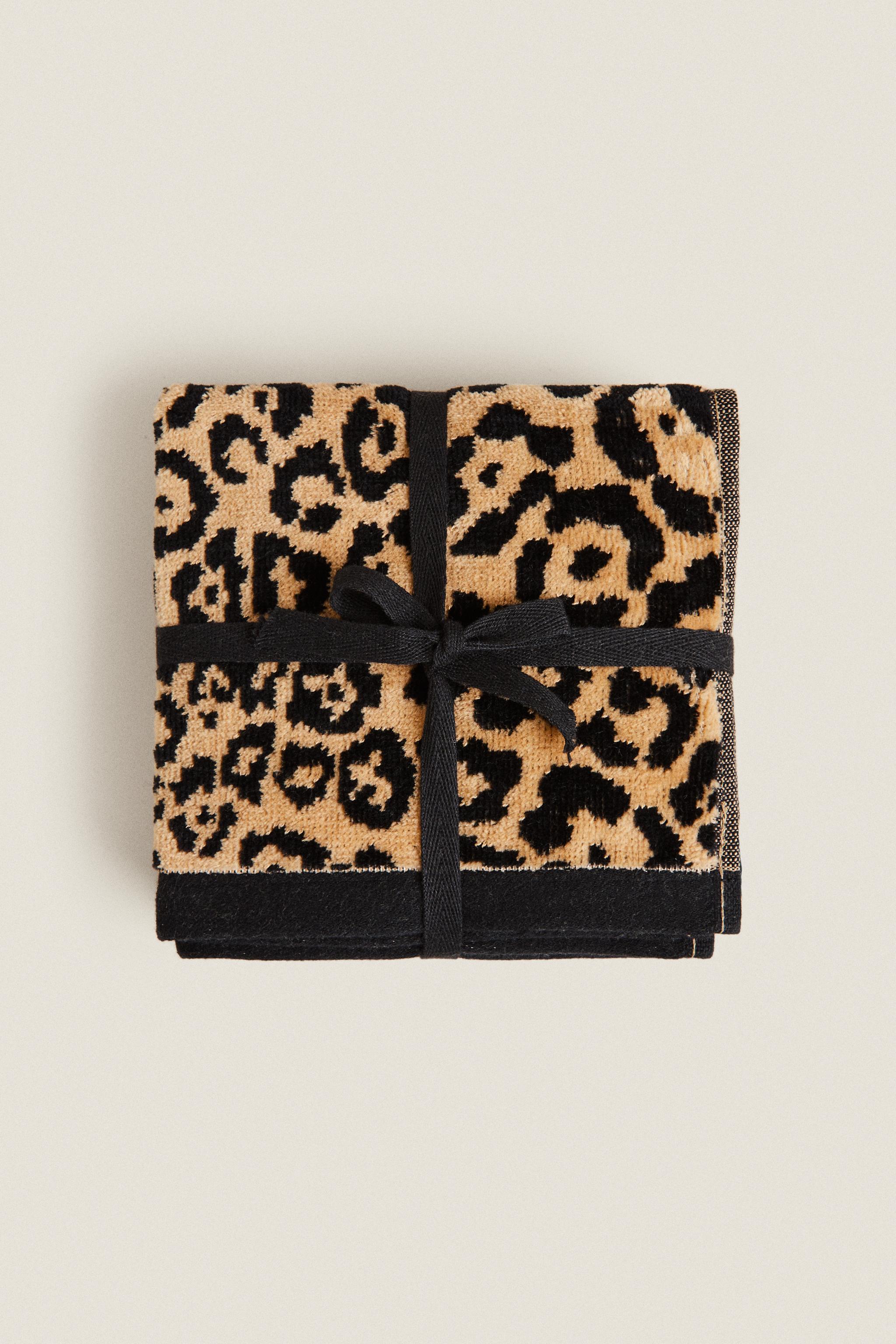 PACK OF LEOPARD PRINT VELOUR HAND TOWELS (PACK OF 3) Zara Home