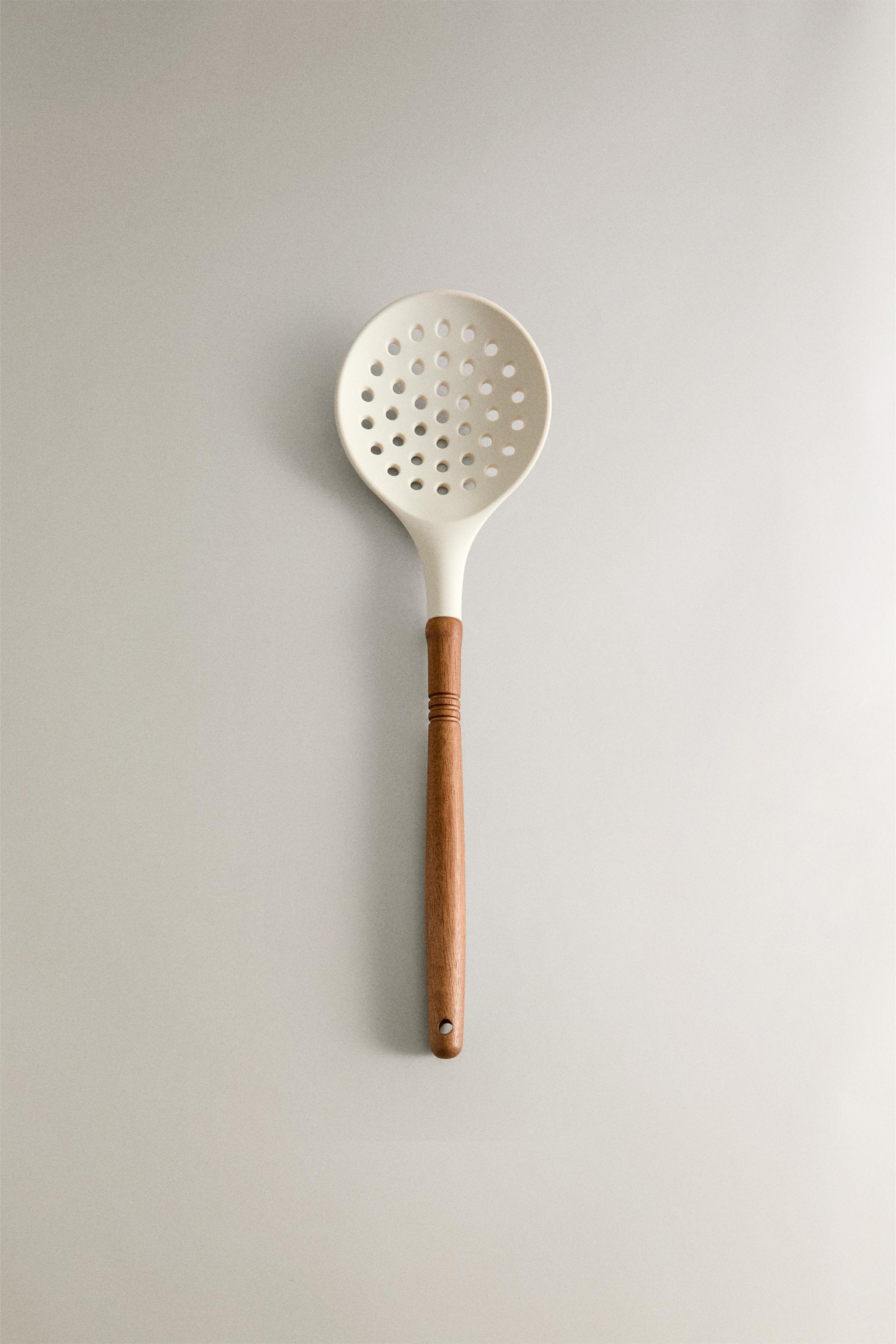 SILICONE AND WOODEN SLOTTED SPOON Zarahome