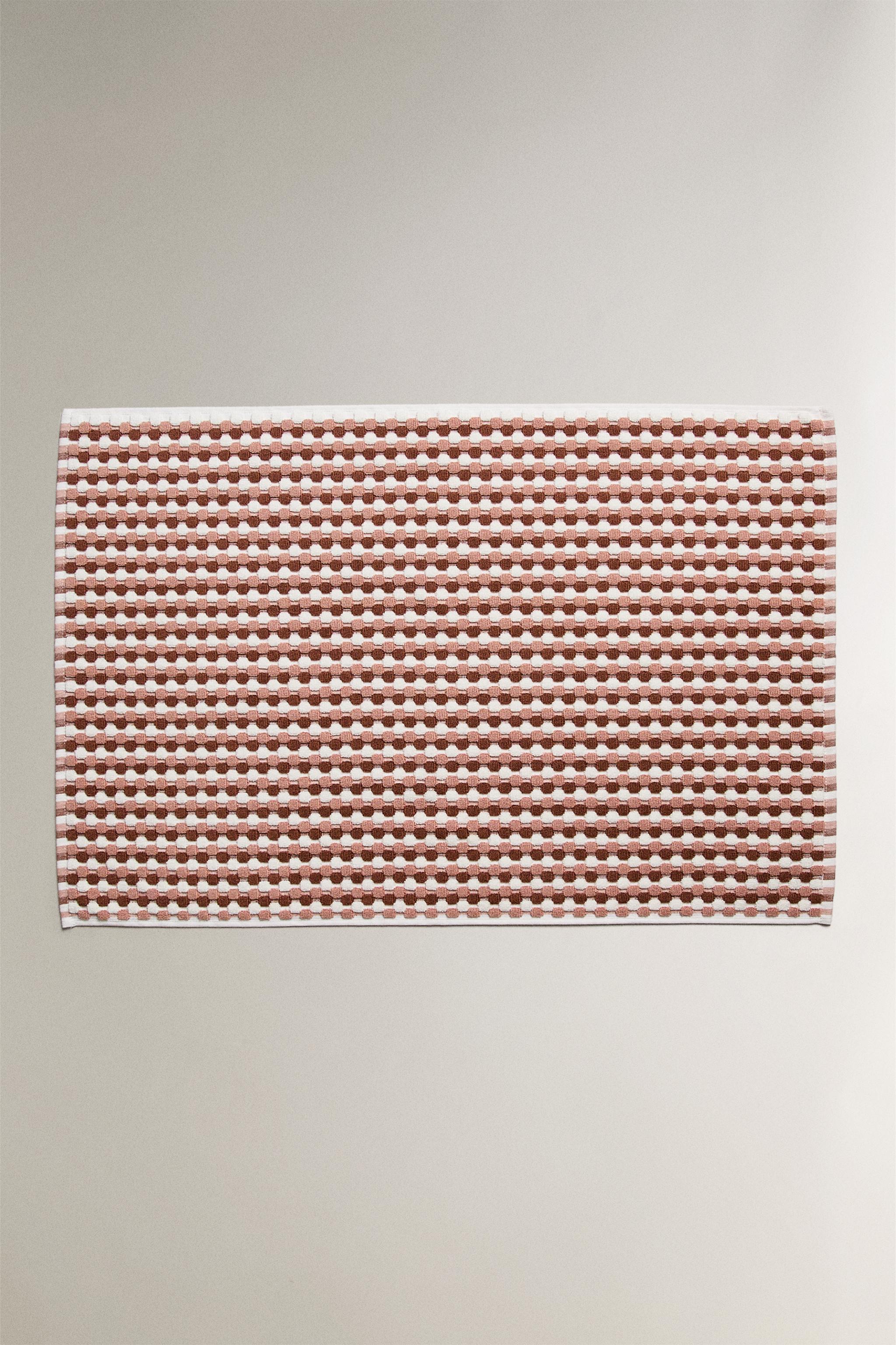 TEXTURED WAFFLE BATH MAT Zara Home