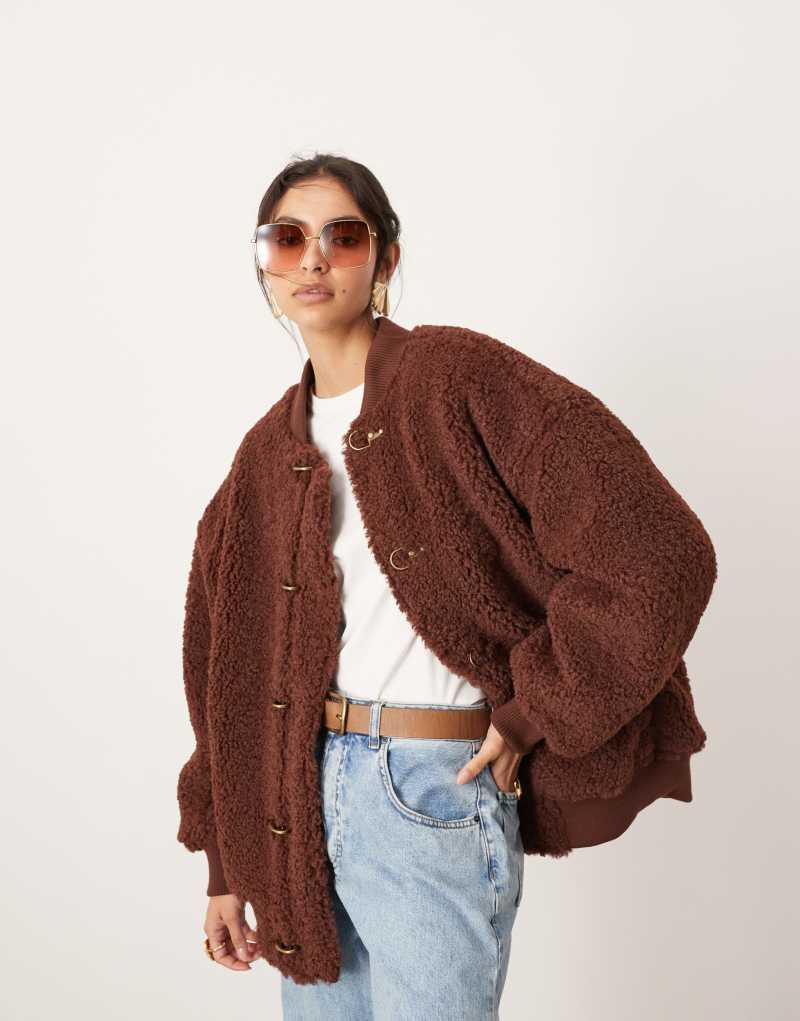 Шоколадный oversize бомбер ASOS EDITION с пряжкой и боковыми карманами ASOS EDITION