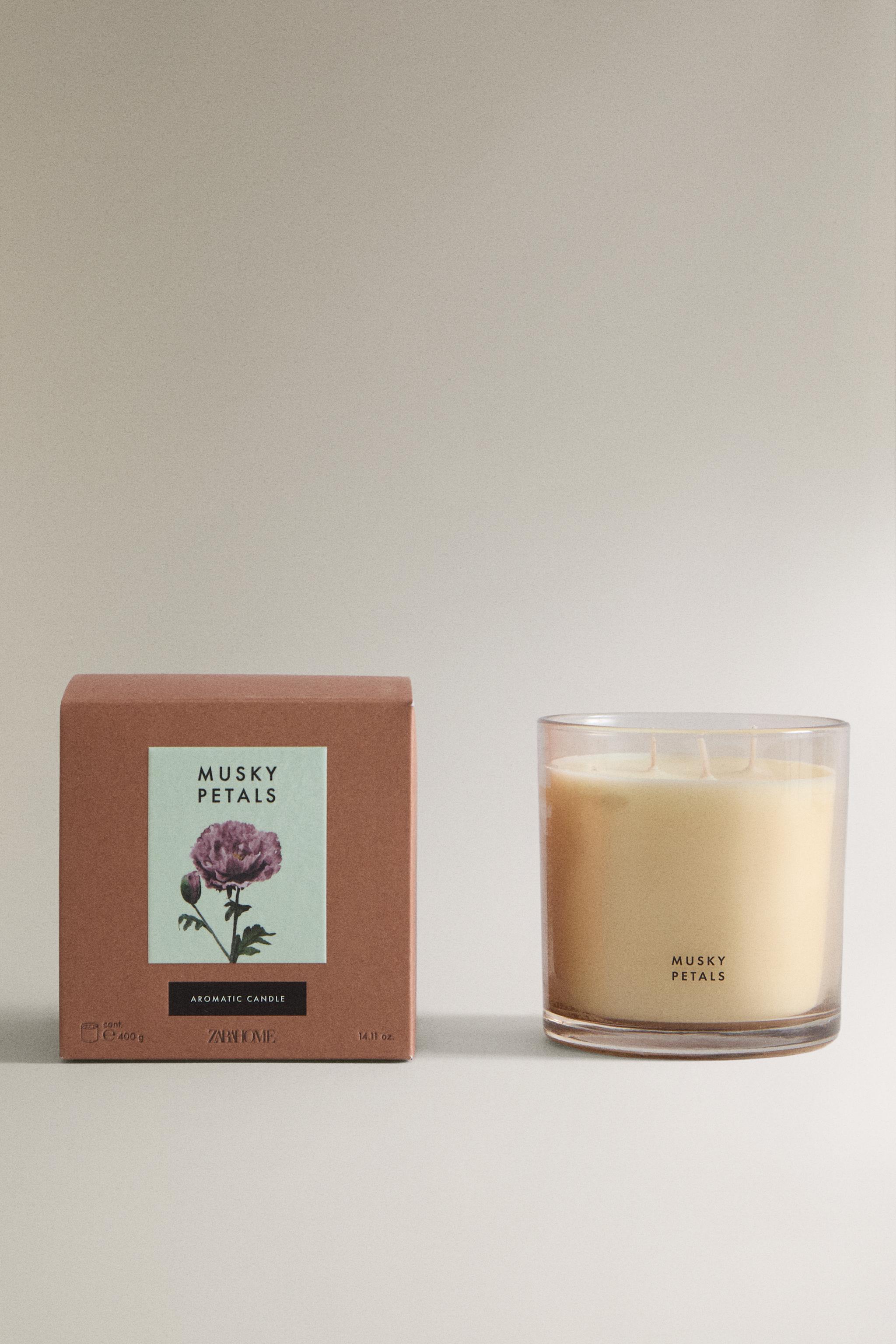 (400 G) MUSKY PETALS SCENTED CANDLE Zara Home