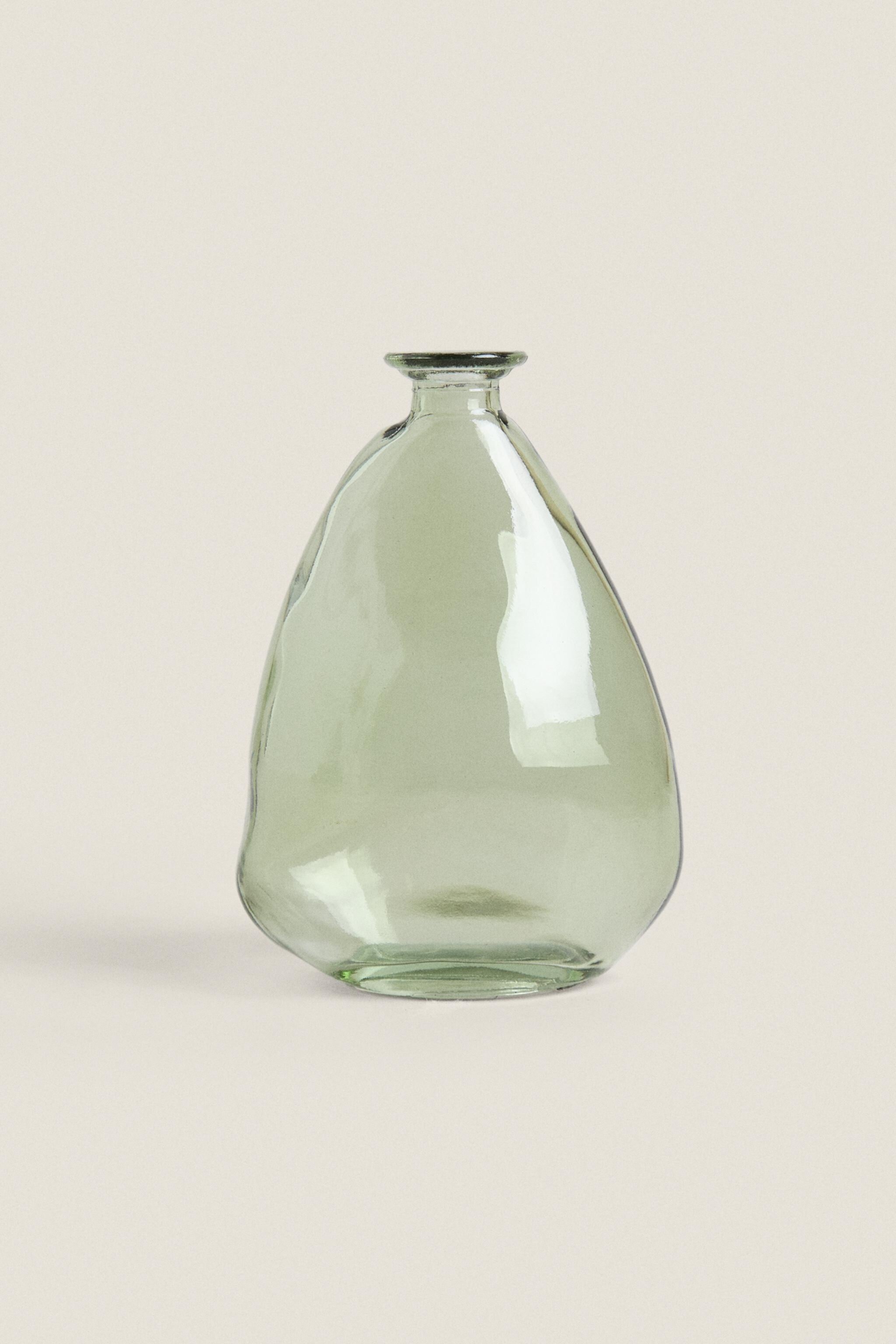 GREEN GLASS VASE Zara Home