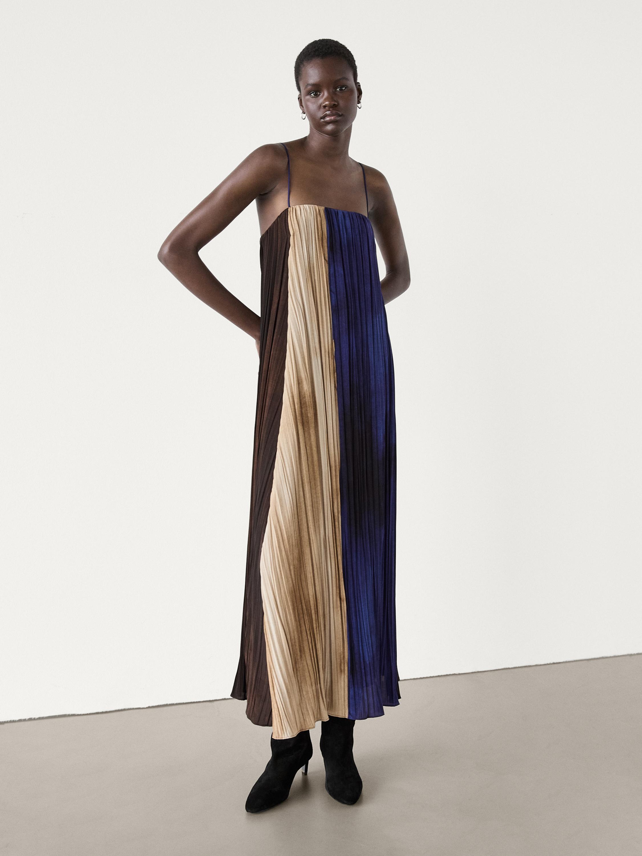 Long printed dress with pleated detail Massimo Dutti