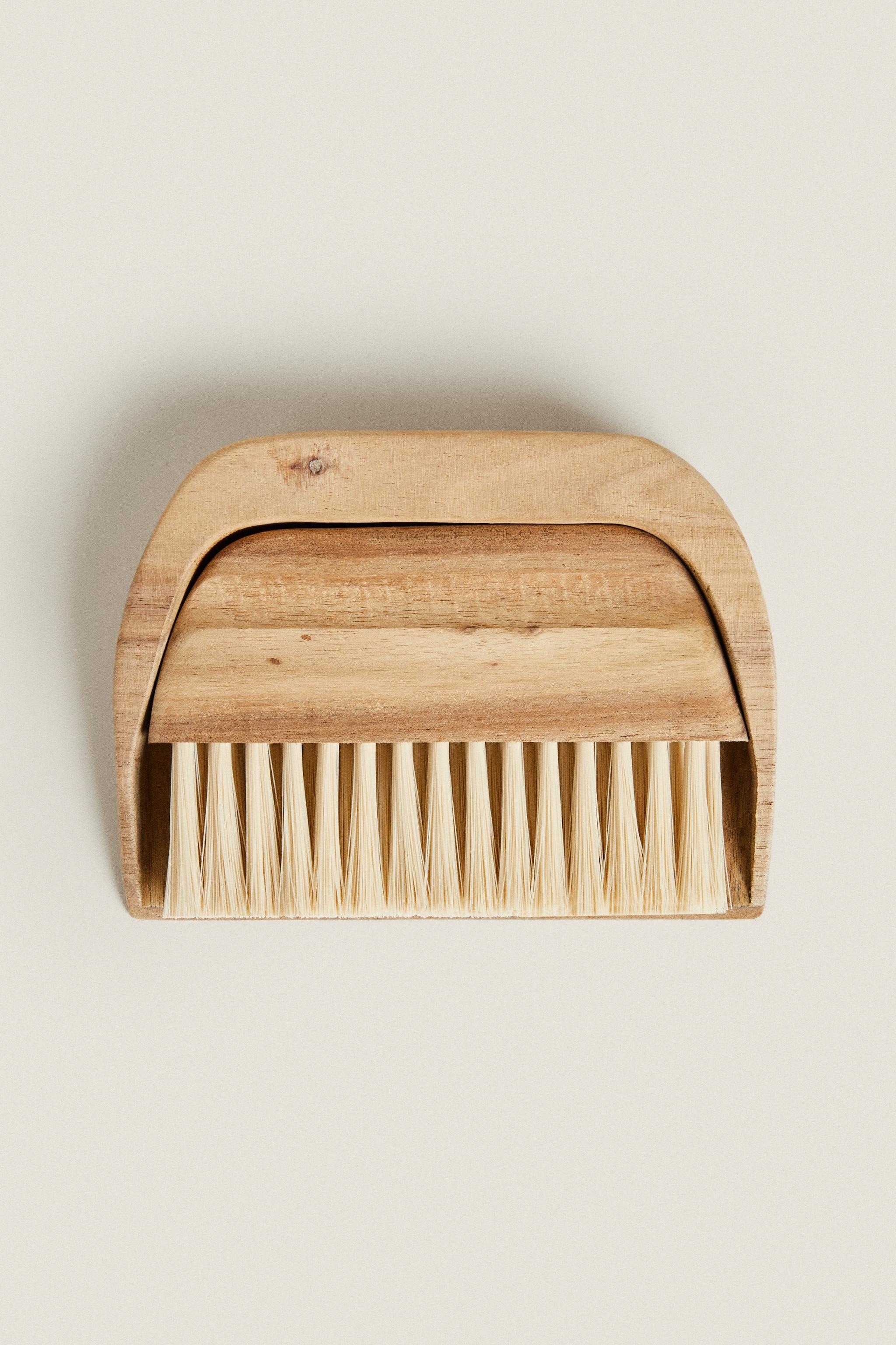 WOODEN DUSTPAN AND BRUSH Zara Home