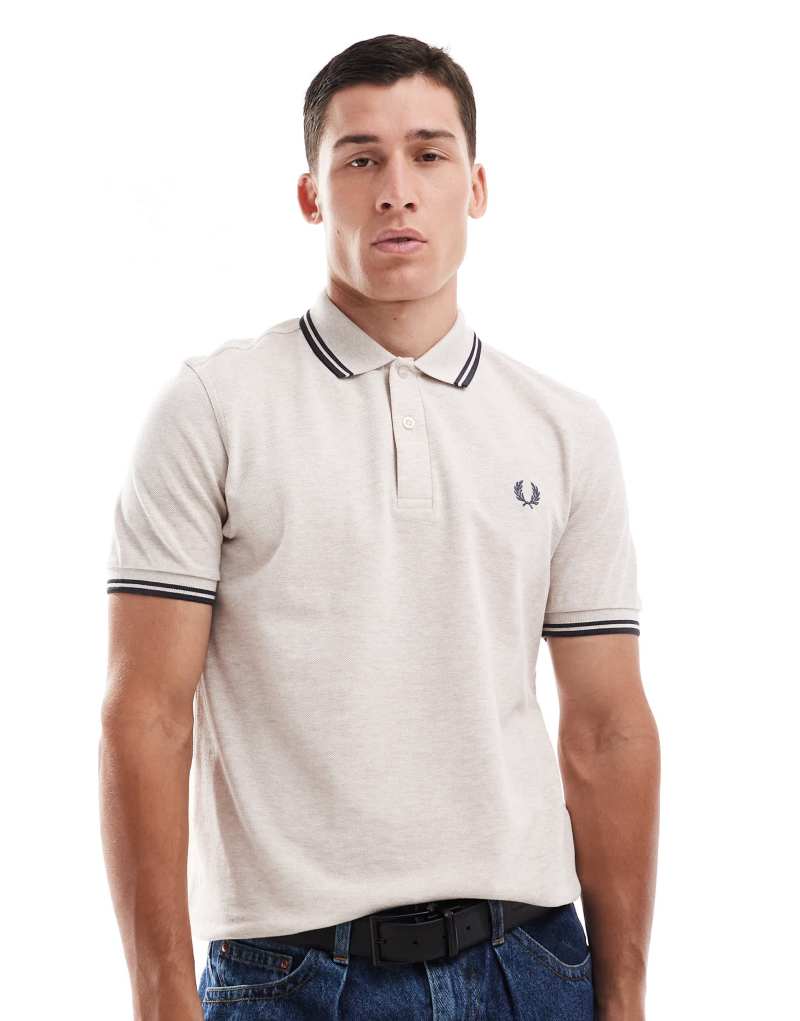 Футболка-поло Fred Perry с контрастной окантовкой, белая, стандартный крой Fred Perry