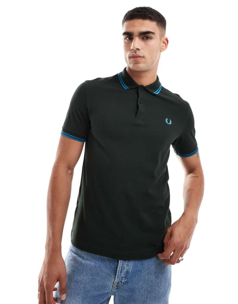 Темно-зелёное поло Fred Perry с логотипом и классическим воротником Fred Perry