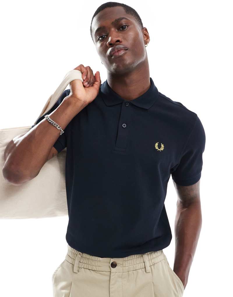 Темно-синее поло Fred Perry с классическим воротником и вышитым логотипом Fred Perry