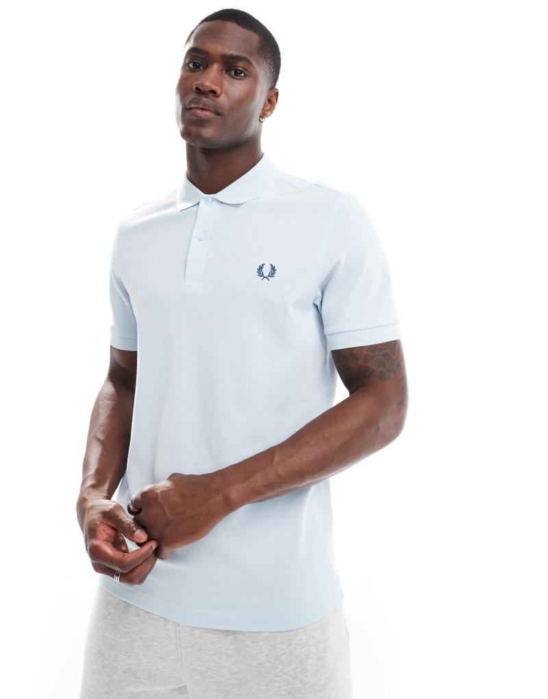 Светло-голубое поло Fred Perry с вышивкой и классическим воротником Fred Perry