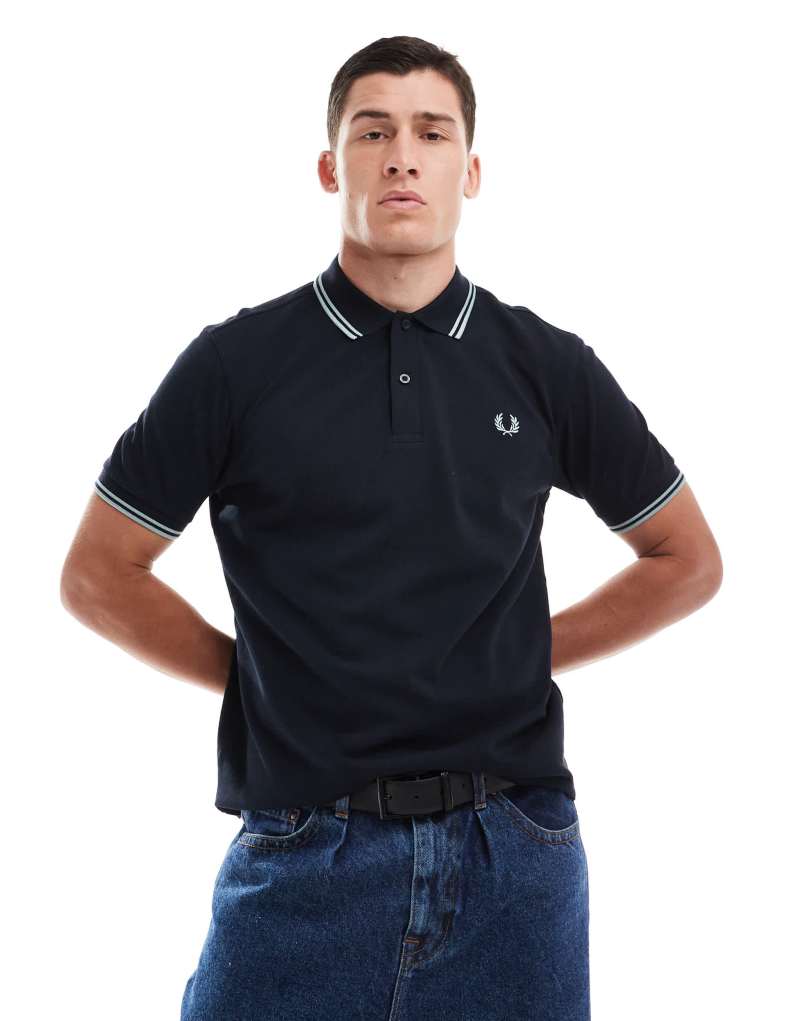 Классическая модель черного поло Fred Perry с контрастными полосками Fred Perry