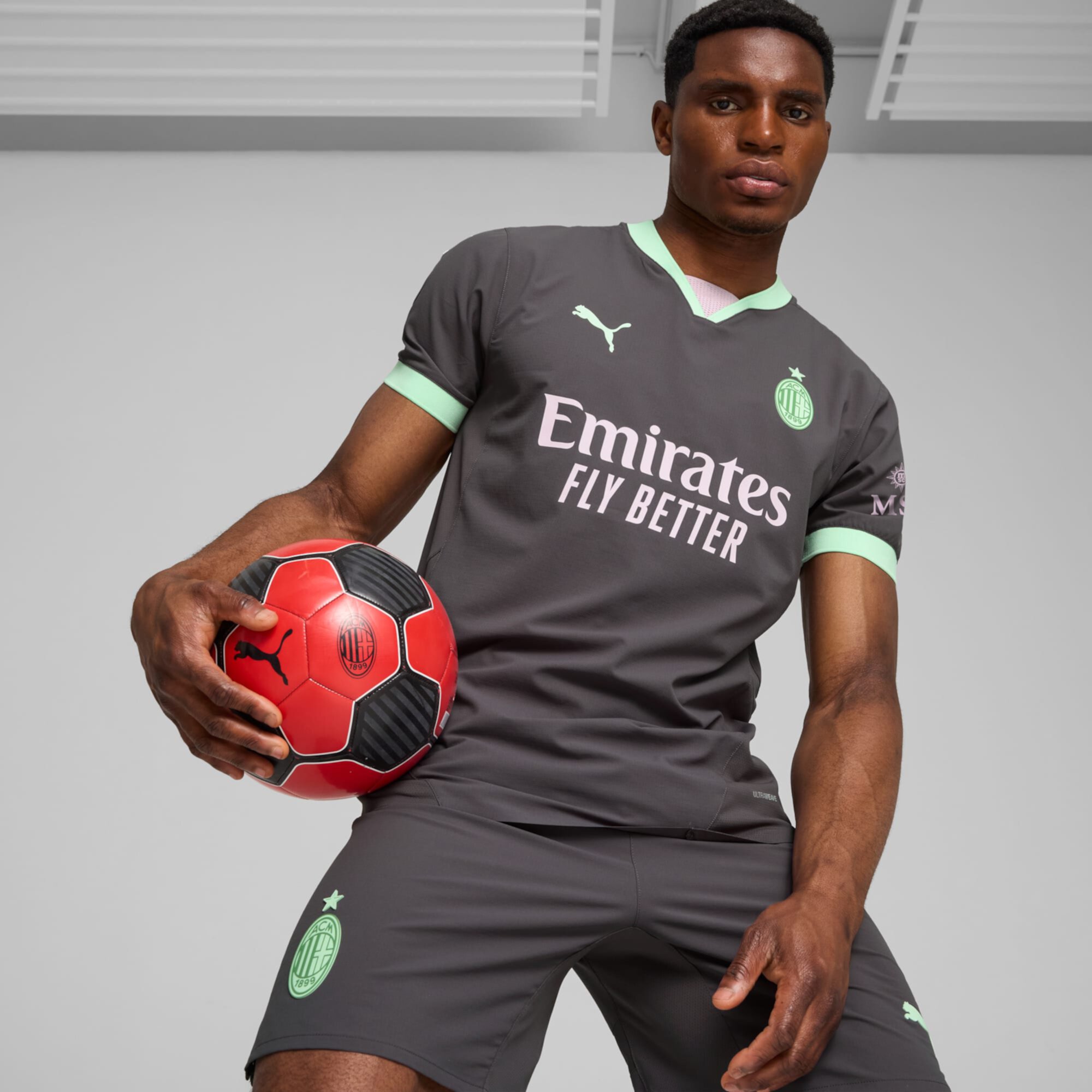 Мужское Джерси PUMA AC Milan 24/25 Аутентичное Третье PUMA