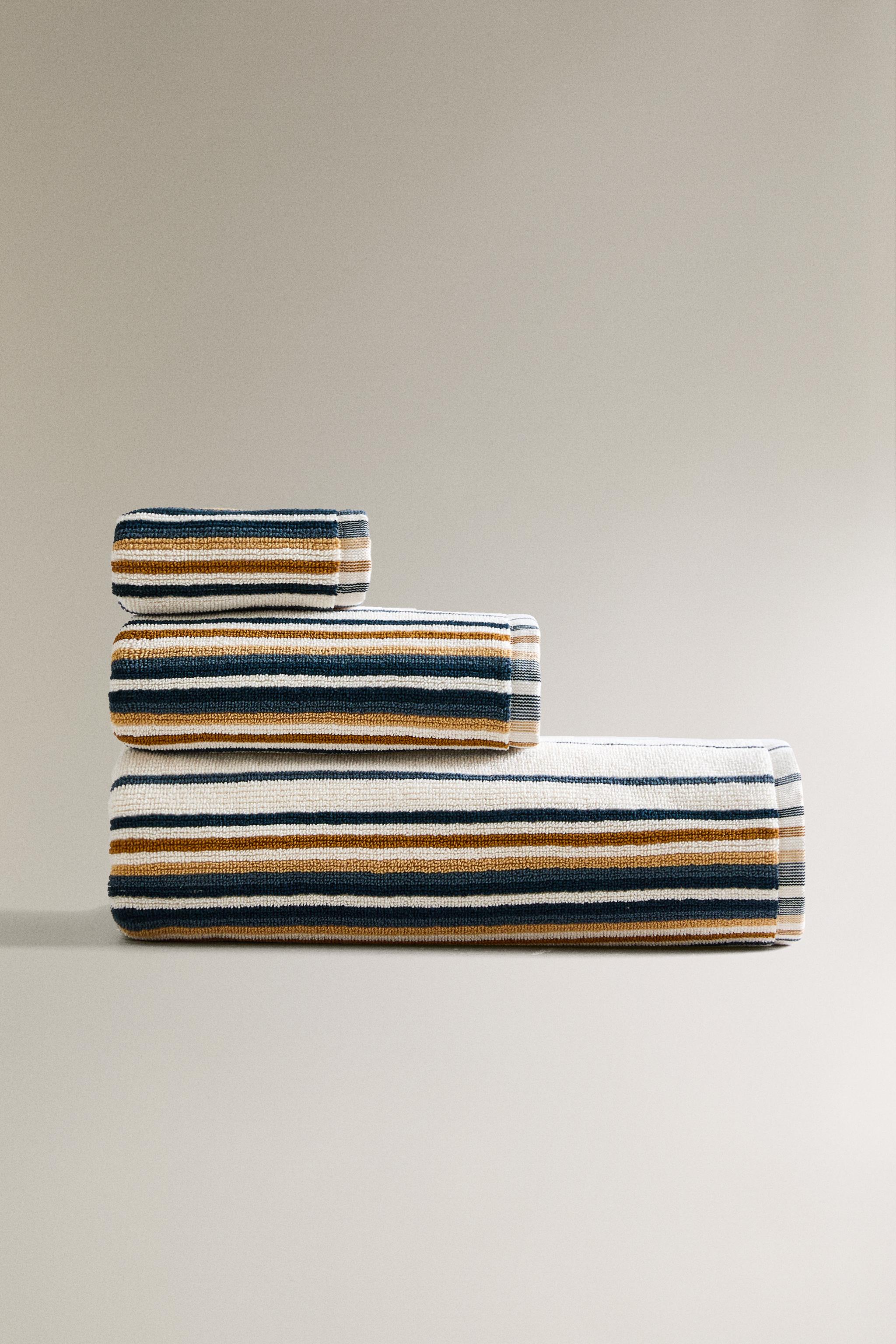 COLORED TOWEL WITH IRREGULAR STRIPE Zara Home