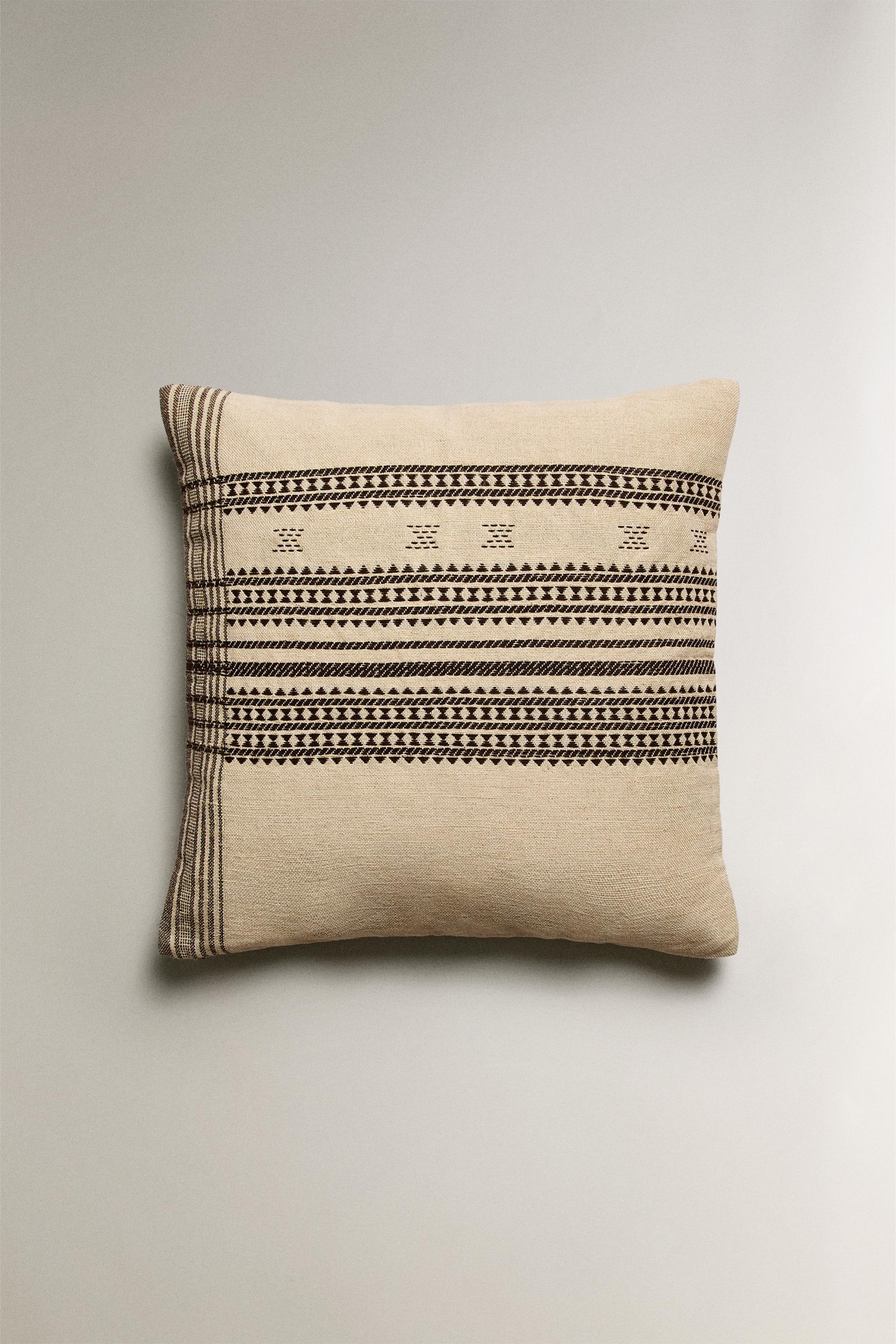 GEOMETRIC THROW PILLOW COVER Zara Home