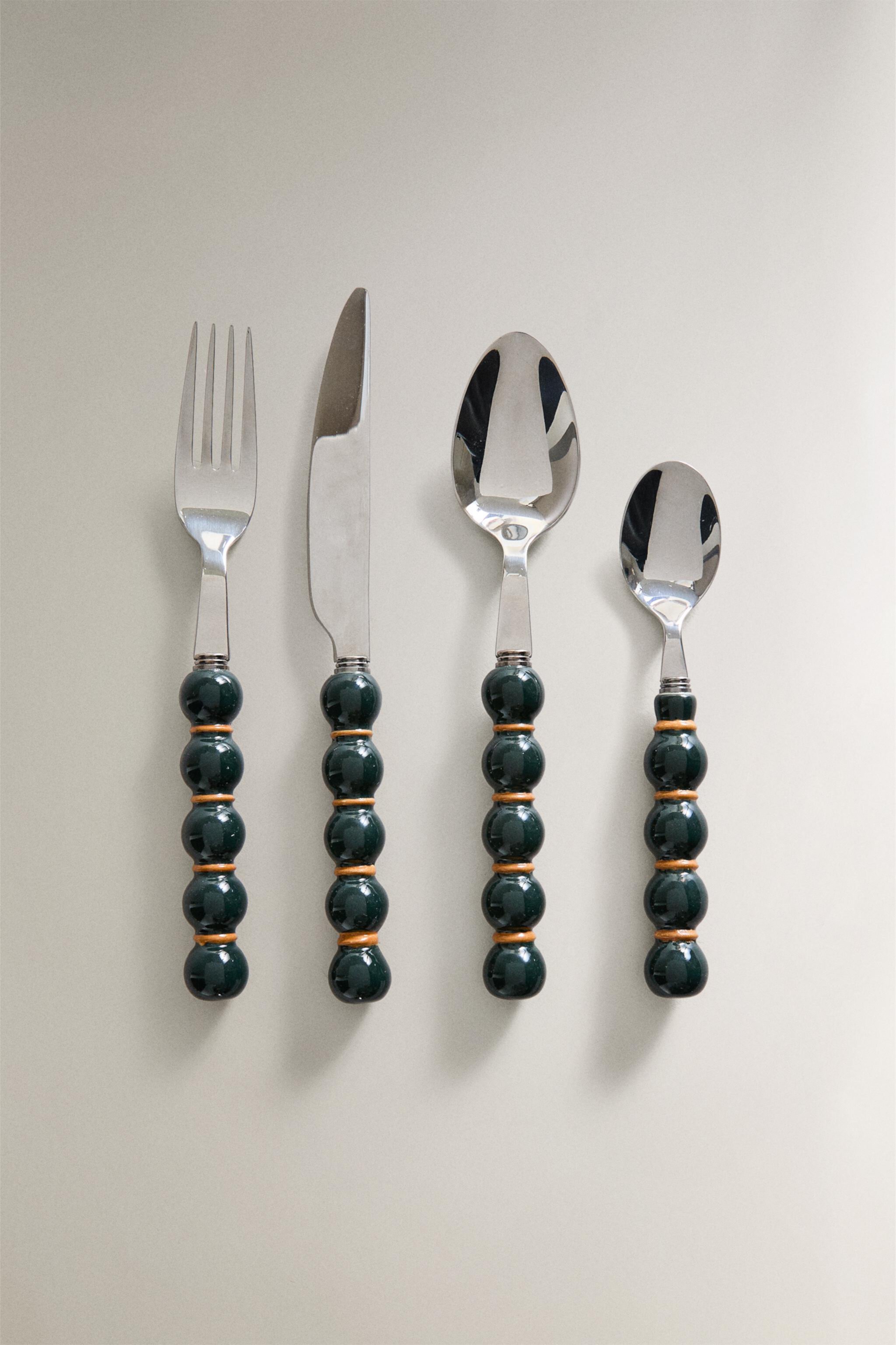 CUTLERY SET WITH CERAMIC HANDLE (SET OF 4) Zara Home