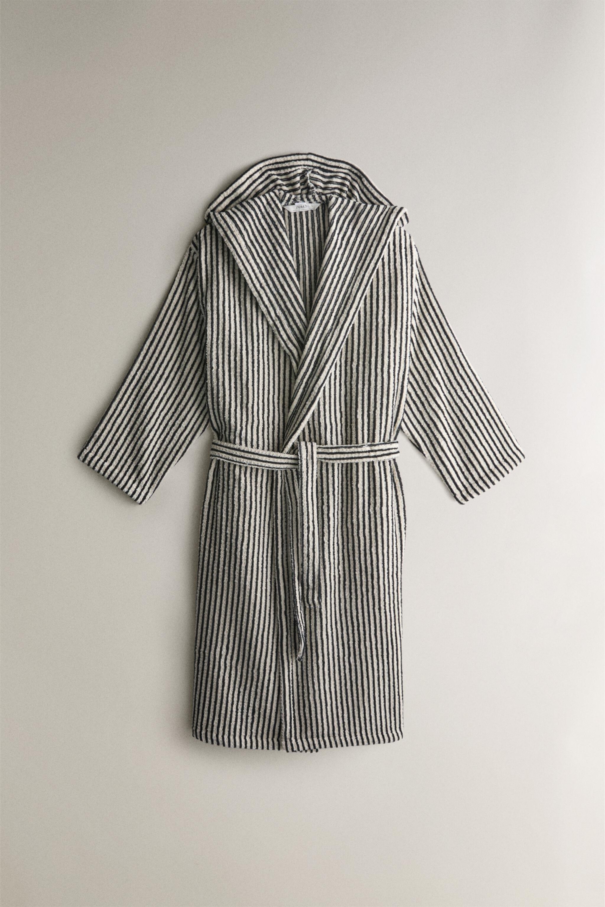 STRIPED HOODED BATHROBE Zara Home