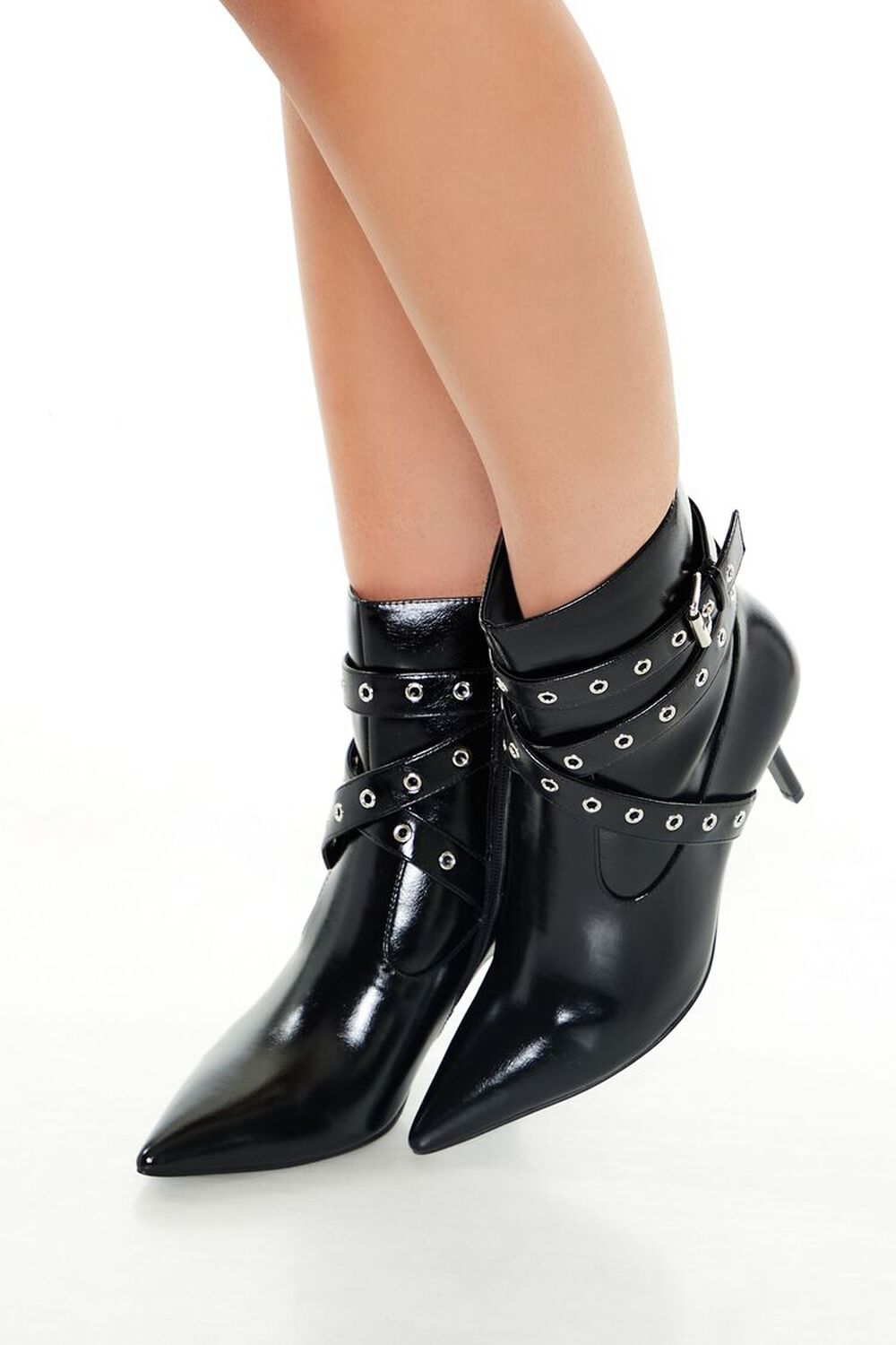 Женские Ботильоны на каблуке FOREVER21 Buckled Pointed-Toe Booties FOREVER21