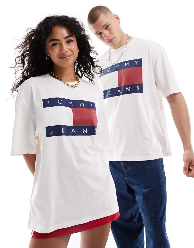 Унисекс Футболка Tommy Jeans с большим логотипом на белом фоне Tommy Jeans