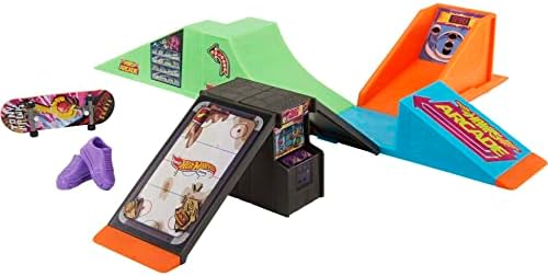 Hot Wheels Skate Arcade Skatepark Playset, Includes Exclusive Tony Hawk-Designed Fingerboard and 1 Pair of Removable Skate Shoes for Kids Hot Wheels