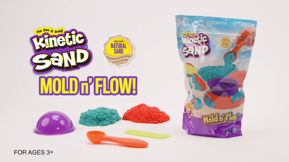 Kinetic Sand Mold n' Flow 1.5lbs Play Sand with 3 Tools Kinetic Sand