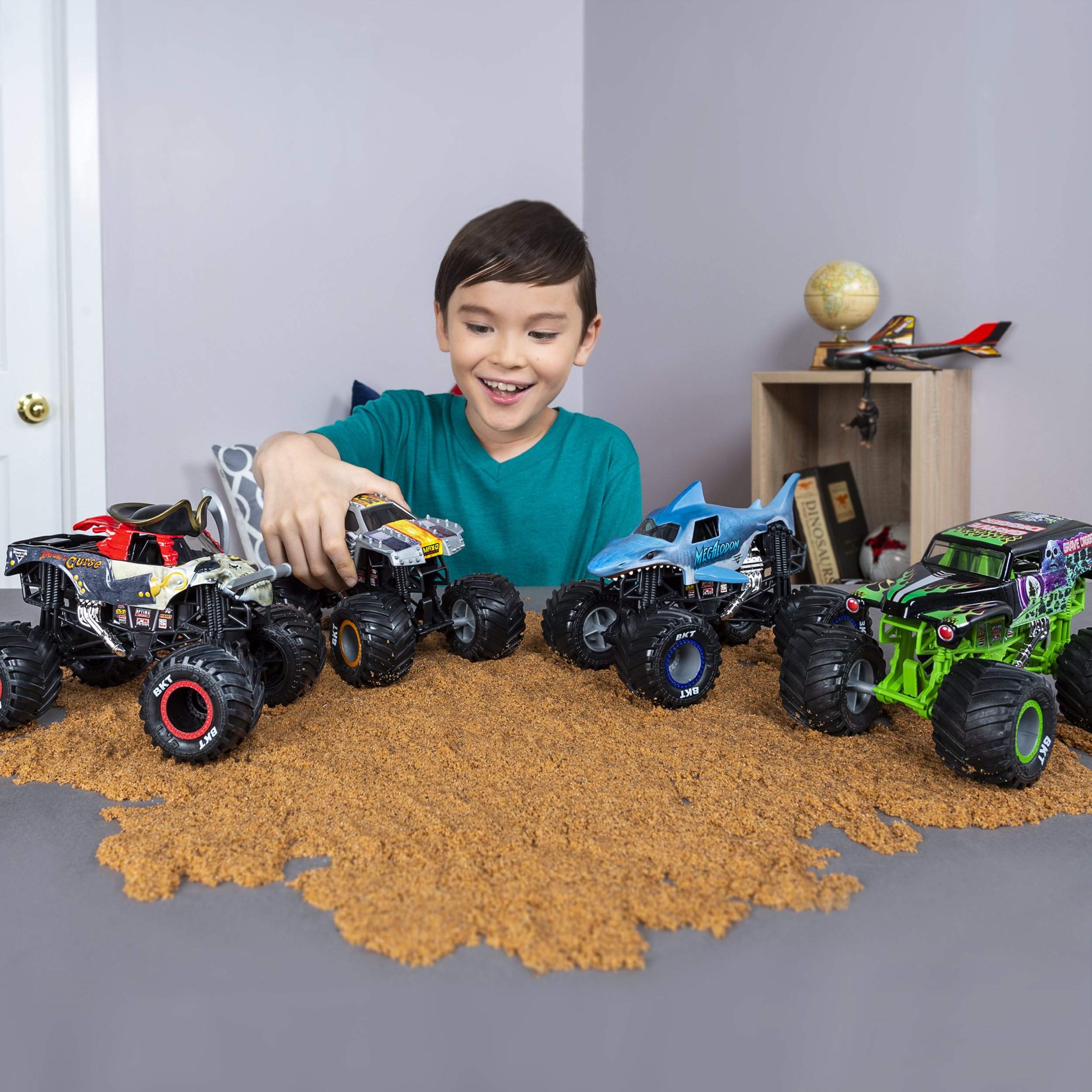 Monster Jam, Official Grave Digger Monster Truck, Die-Cast Vehicle, 1:24 Scale Monster Jam