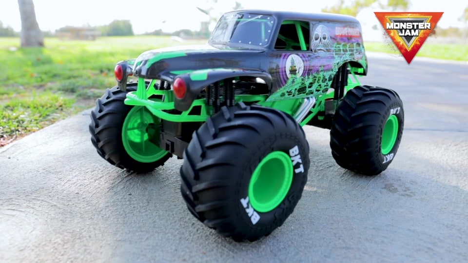 Мощный монстр-трак на дистанционном управлении Grave Digger 1:24, 2.4 GHz, для детей от 4 лет Monster Jam