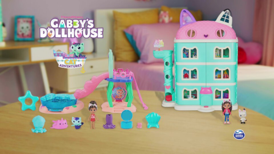 Gabby’s Dollhouse, Pool Playset with Figures and Accessories Gabby's Dollhouse