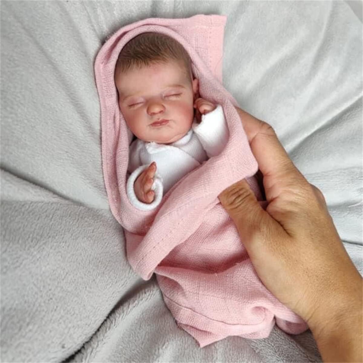 Lifelike Mini Reborn Dolls Boy Cheap 10 Inch Real Life Sleeping Newborn Baby Dolls That Look Real Babies Soft Cloth Body Realistic Eyes Closed Baby Dolls Toys Gifts for Kids Age 3 + Binlechuang