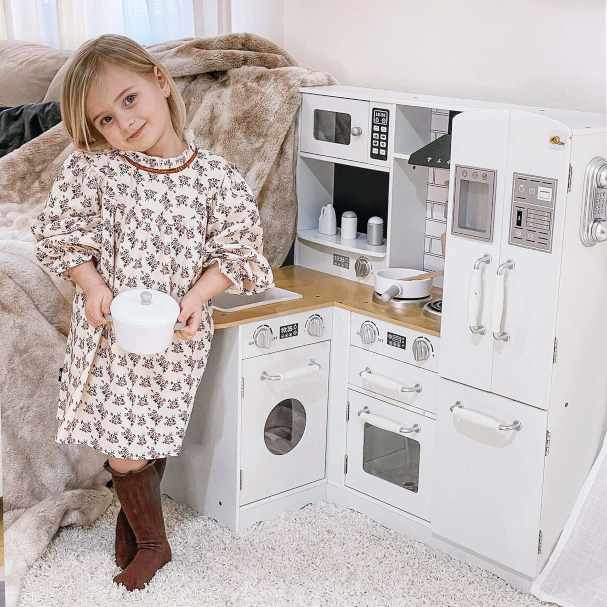 Qaba Play Kitchen Set for Kids with Lights Sounds, Apron and Chef Hat, Ice Maker, Utensils, Range Hood, Microwave, for Aged 3-6 Years Old, White Qaba